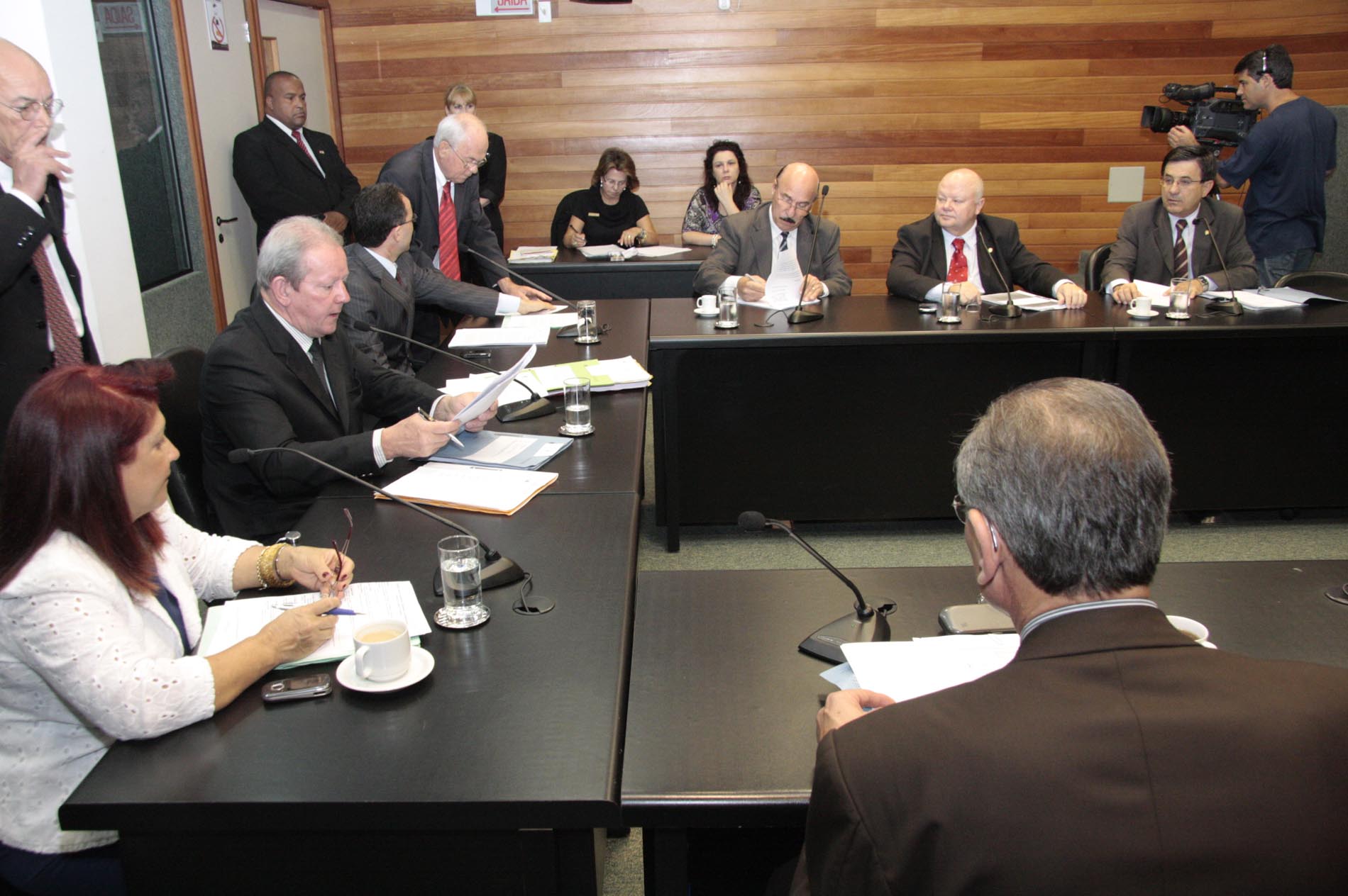 Comissão de Finanças aprova matérias e aguarda projetos da Comissão de Justiça