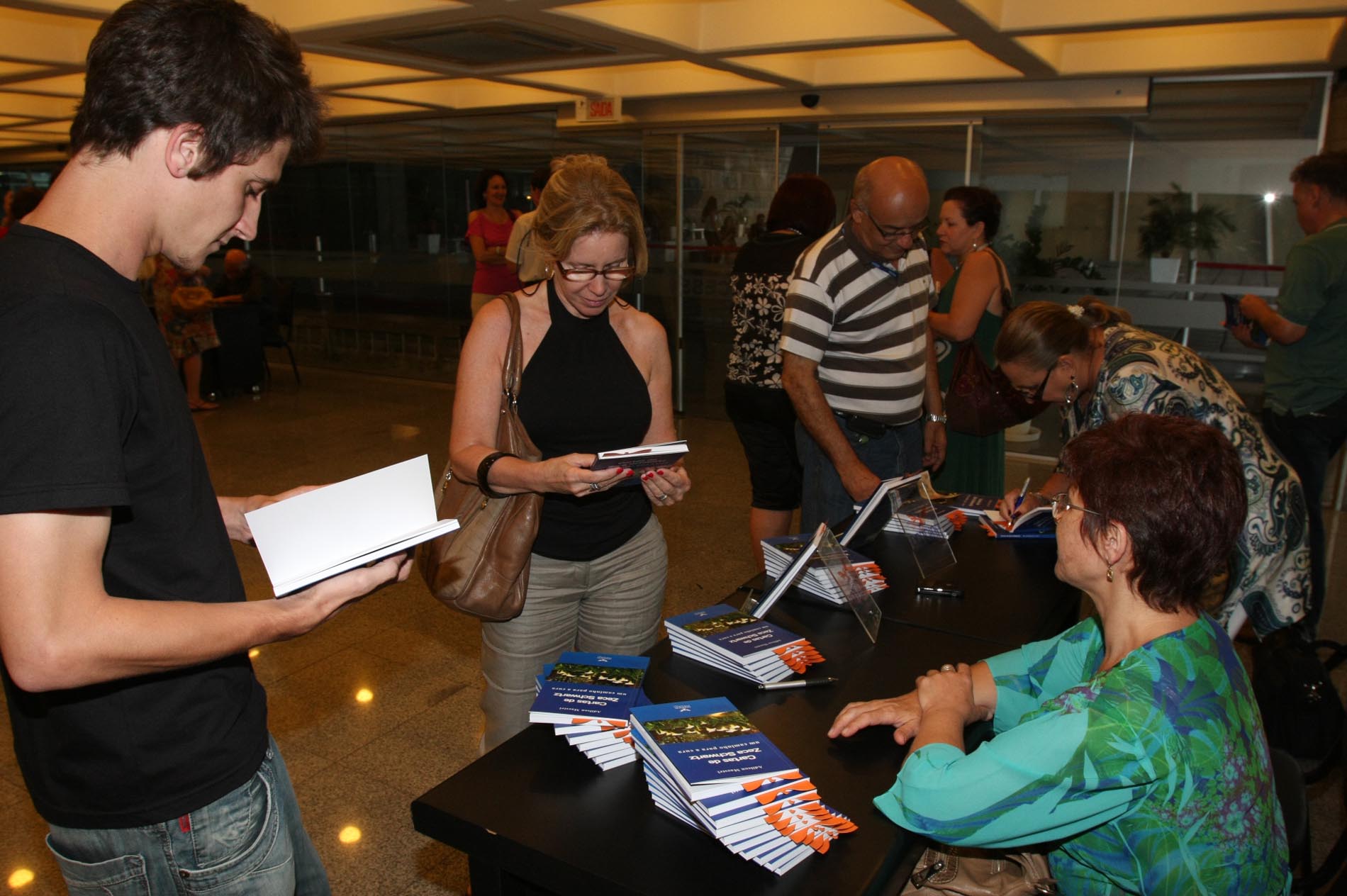 Lançamento do livro de autoria de Adilson Maestri.