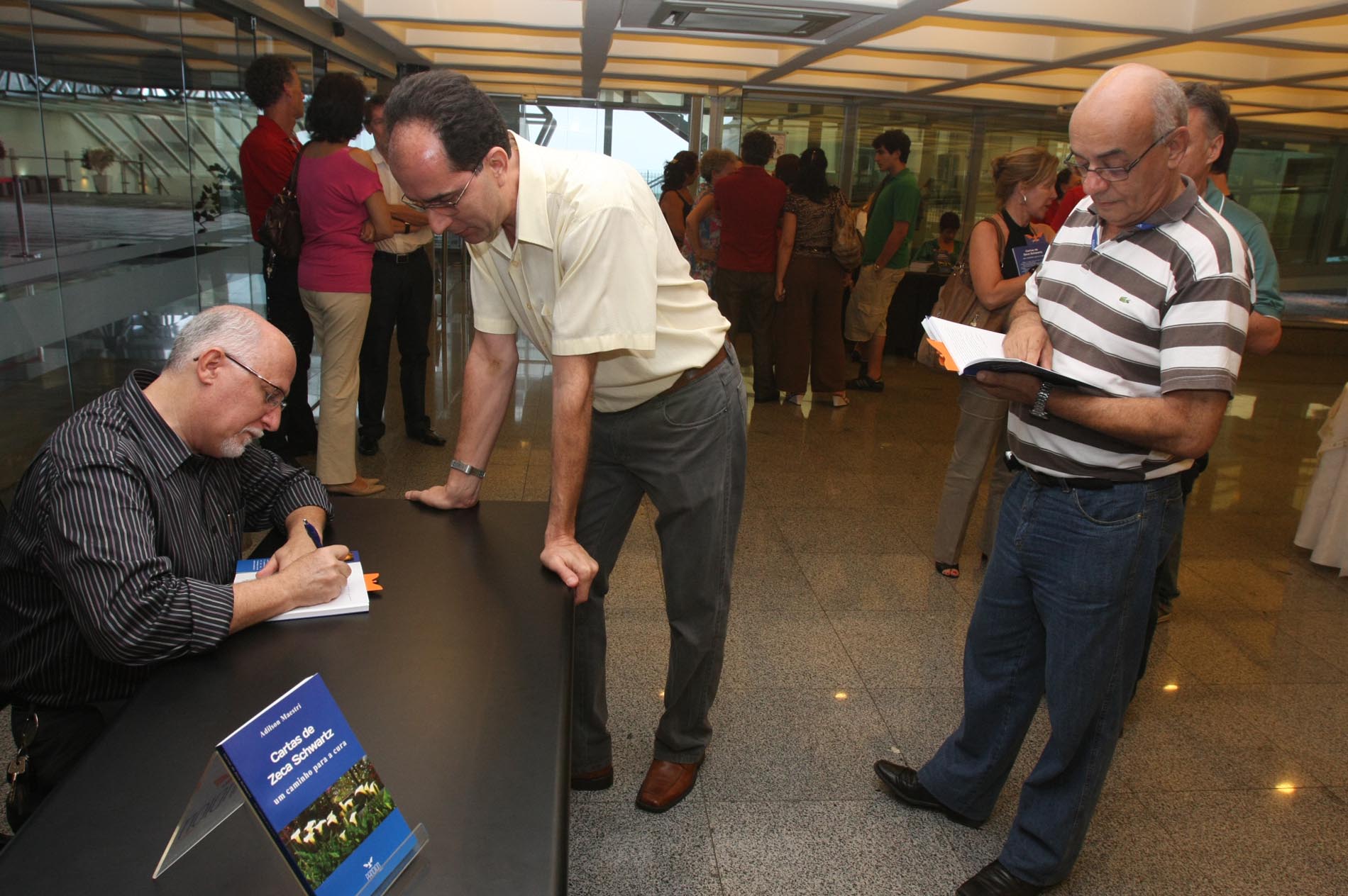 Lançamento do livro Cartas de Zeca Schwartz - um caminho para a cura. Editora Pandion - Autoria de Adilson Maestri.