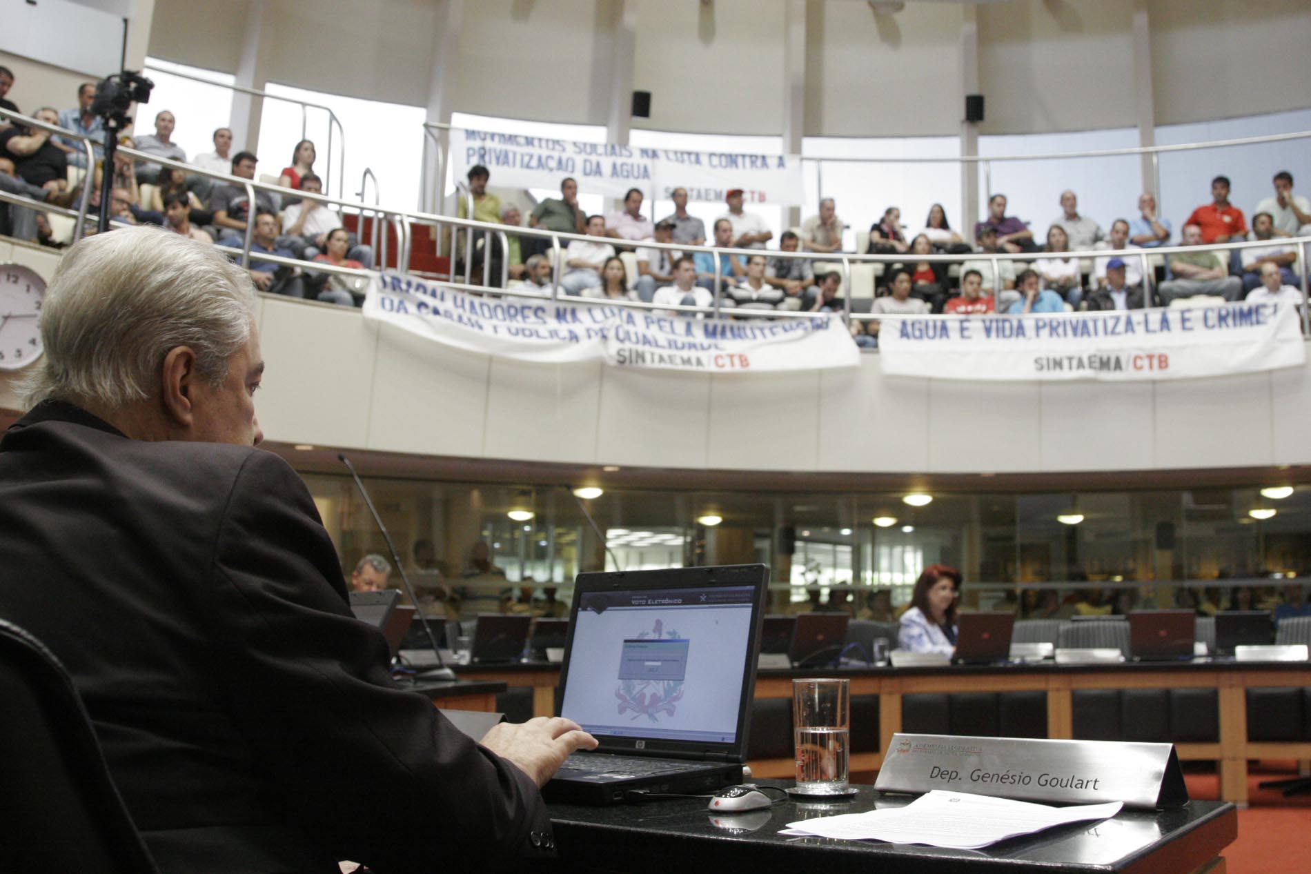 Municipalização dos serviços oferecidos pela Casan preocupa parlamentares