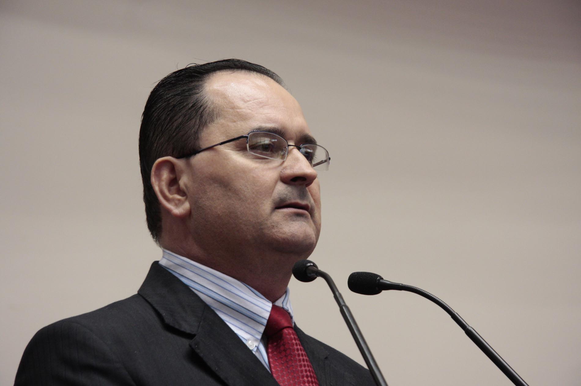 Prefeito de Içara confronta manifestação de representantes de ex-funcionários