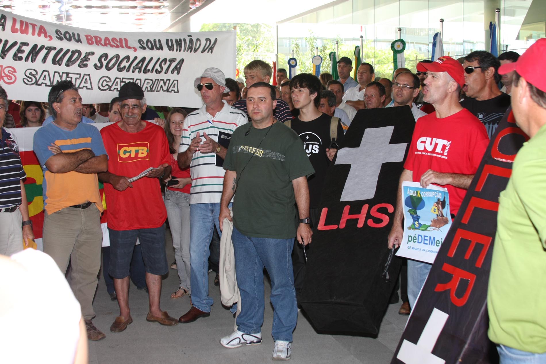 Manifestantes da Casan