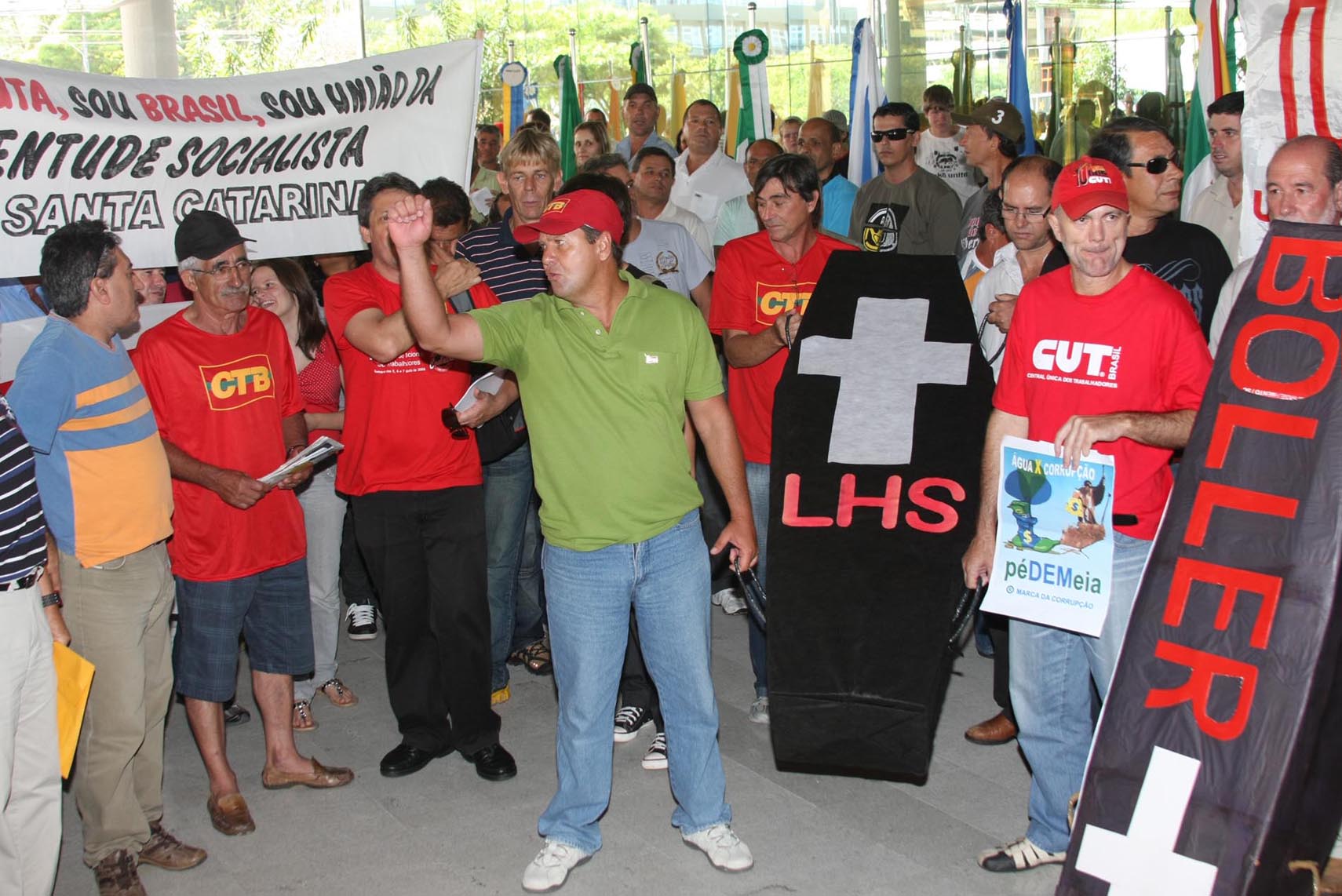 Manifestantes da Casan