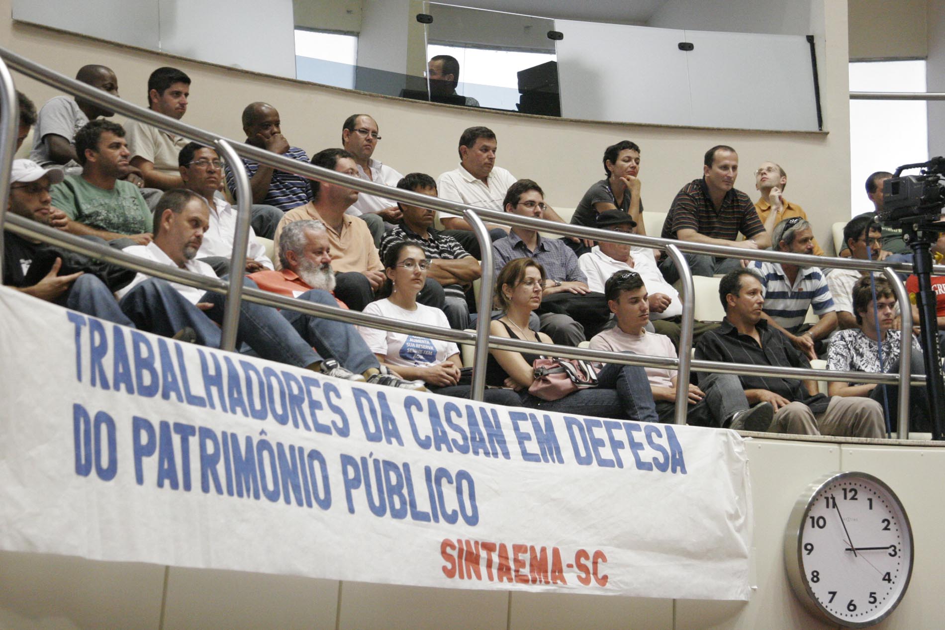 Servidores da Casan contrários à municipalização voltam a pedir apoio dos parlamentares