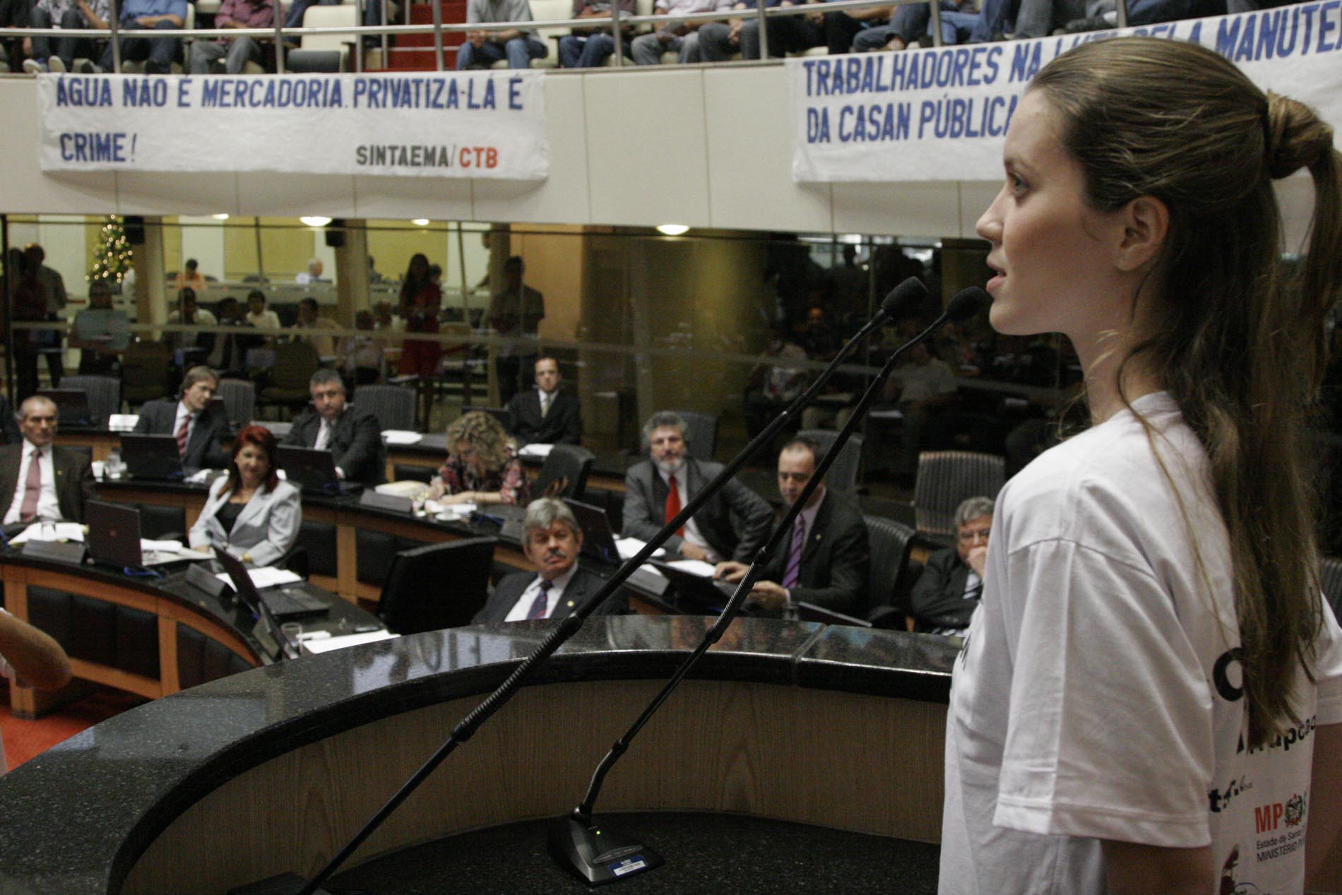 Natália Dill - Atriz da Rede Globo