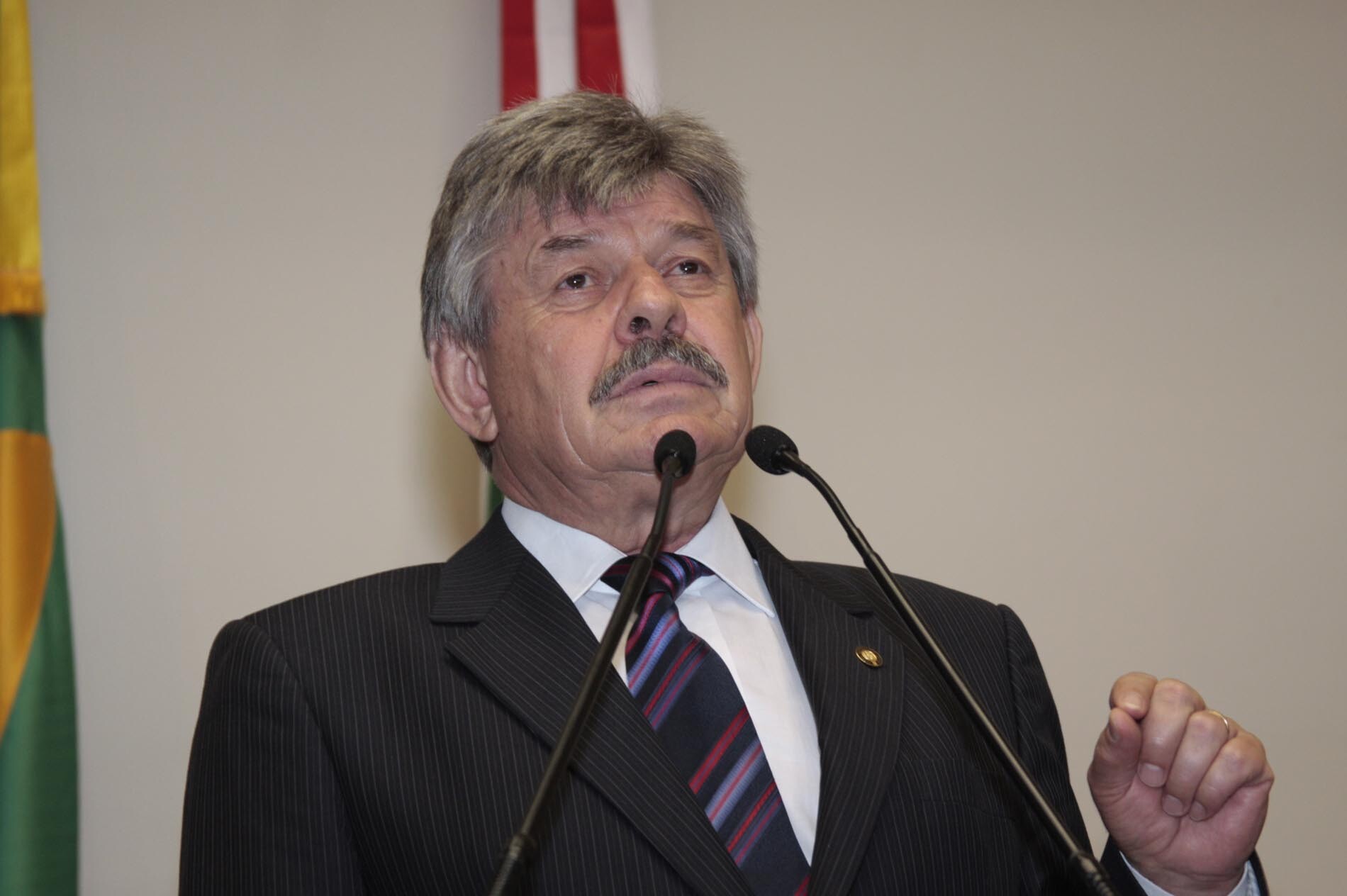 Dos Gabinetes – “Os escândalos acontecem e o PMDB fica quietinho”, diz o deputado Reno