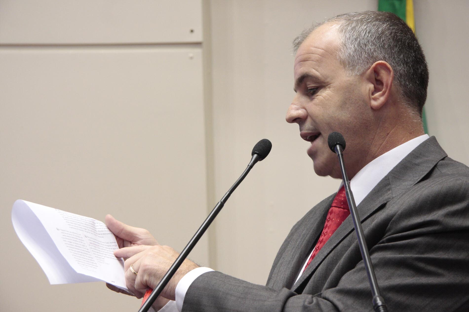 Dos Gabinetes – Procurador geral do Estado não pode defender pessoa física