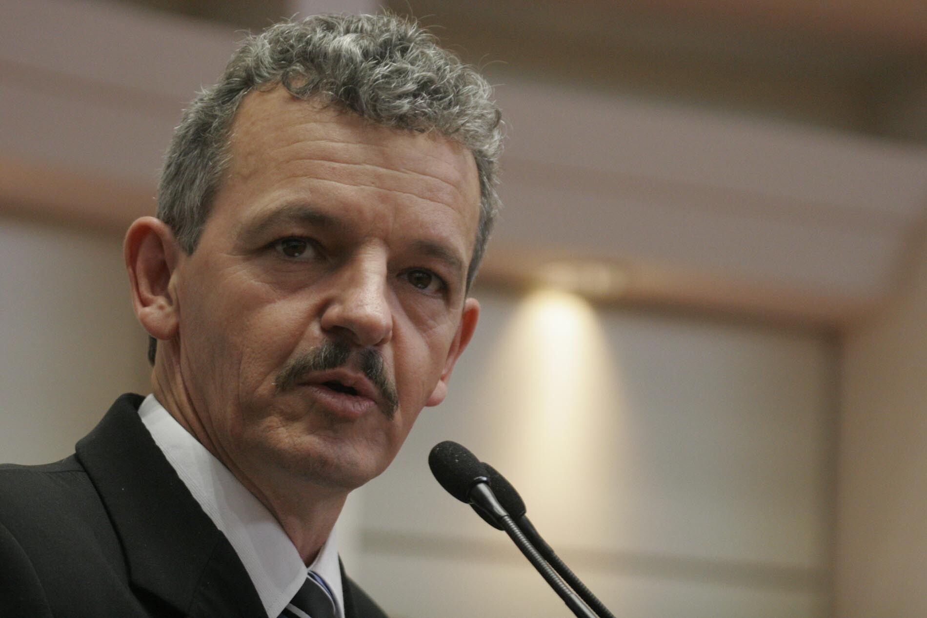 Dos Gabinetes – Aprovado projeto do deputado Dirceu Dresch que retira imposto do pinhão