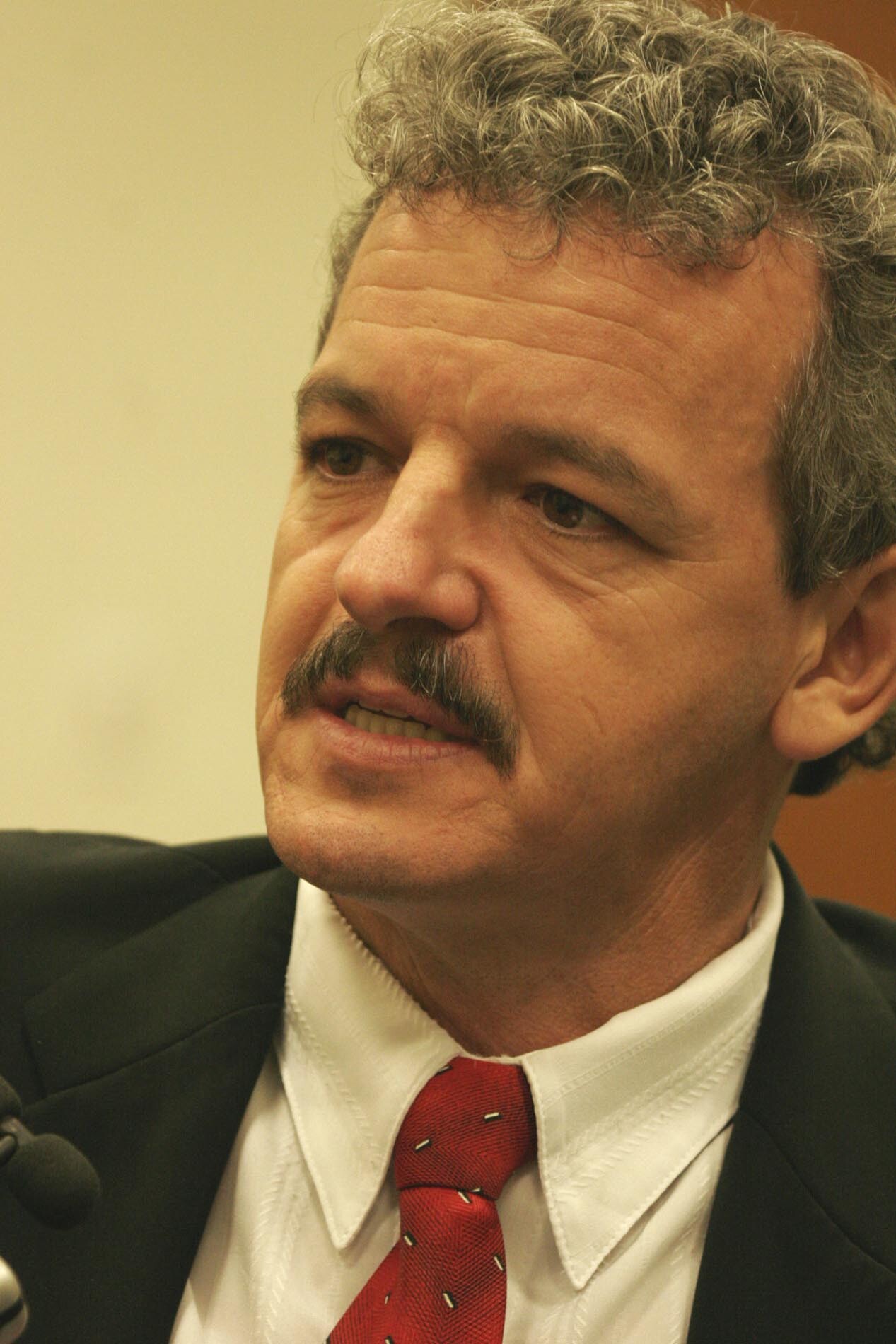 Dos Gabinetes – Governador sanciona lei proposta por Dresch que dá preferência a microempresas em li