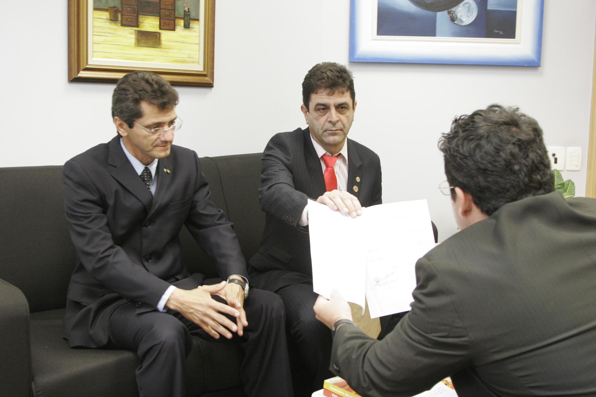 Entrega da autorização da investigação ao TJ