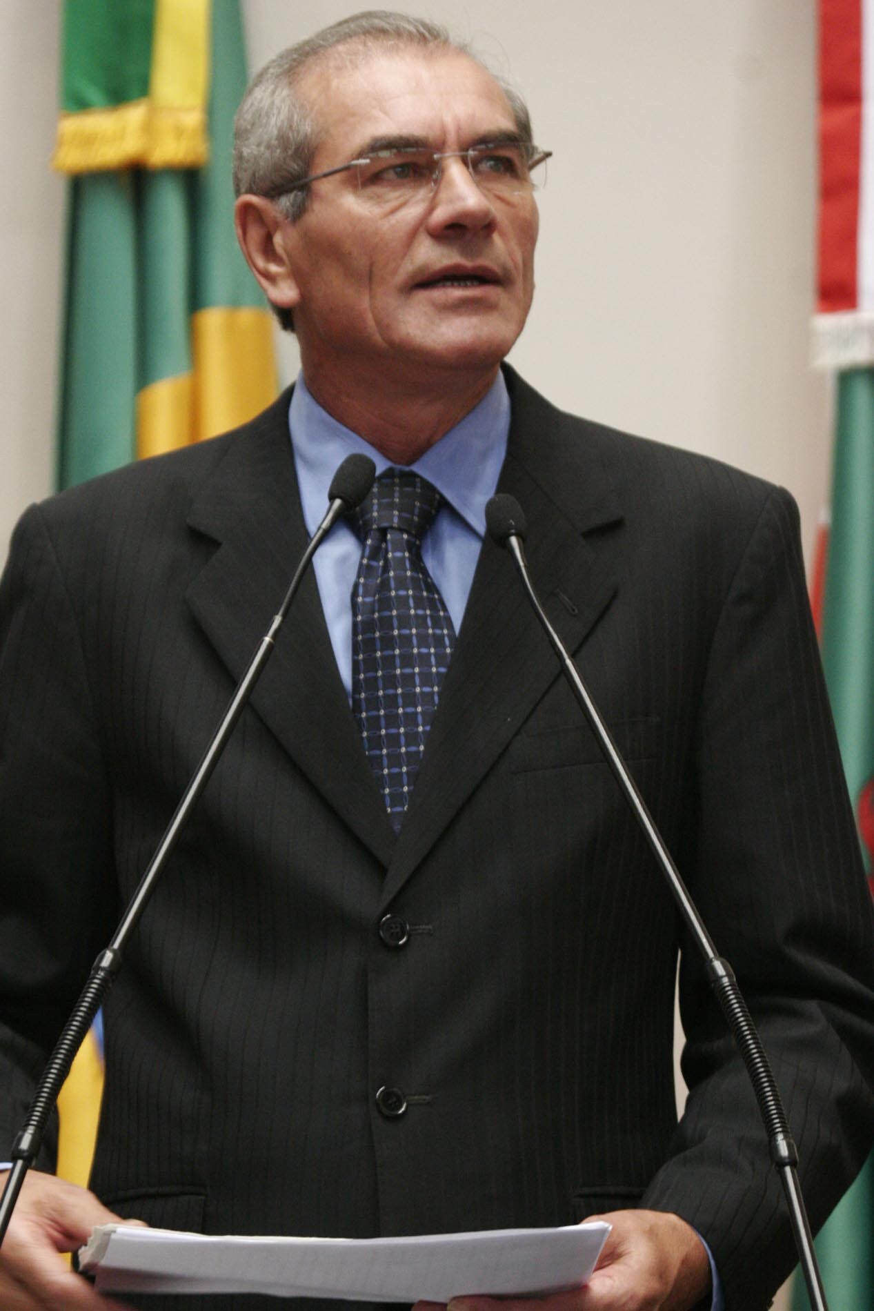 Dos Gabinetes – Silvio mostra que catarinense paga muito, mas retorno do Estado é mínimo