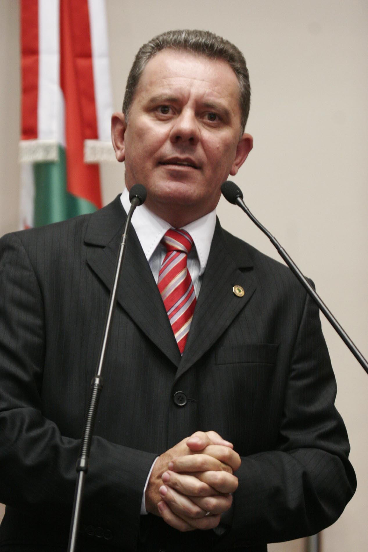 Dos Gabinetes – Ponticelli chama de “torre de Babel” e “final melancólico” governo de LHS