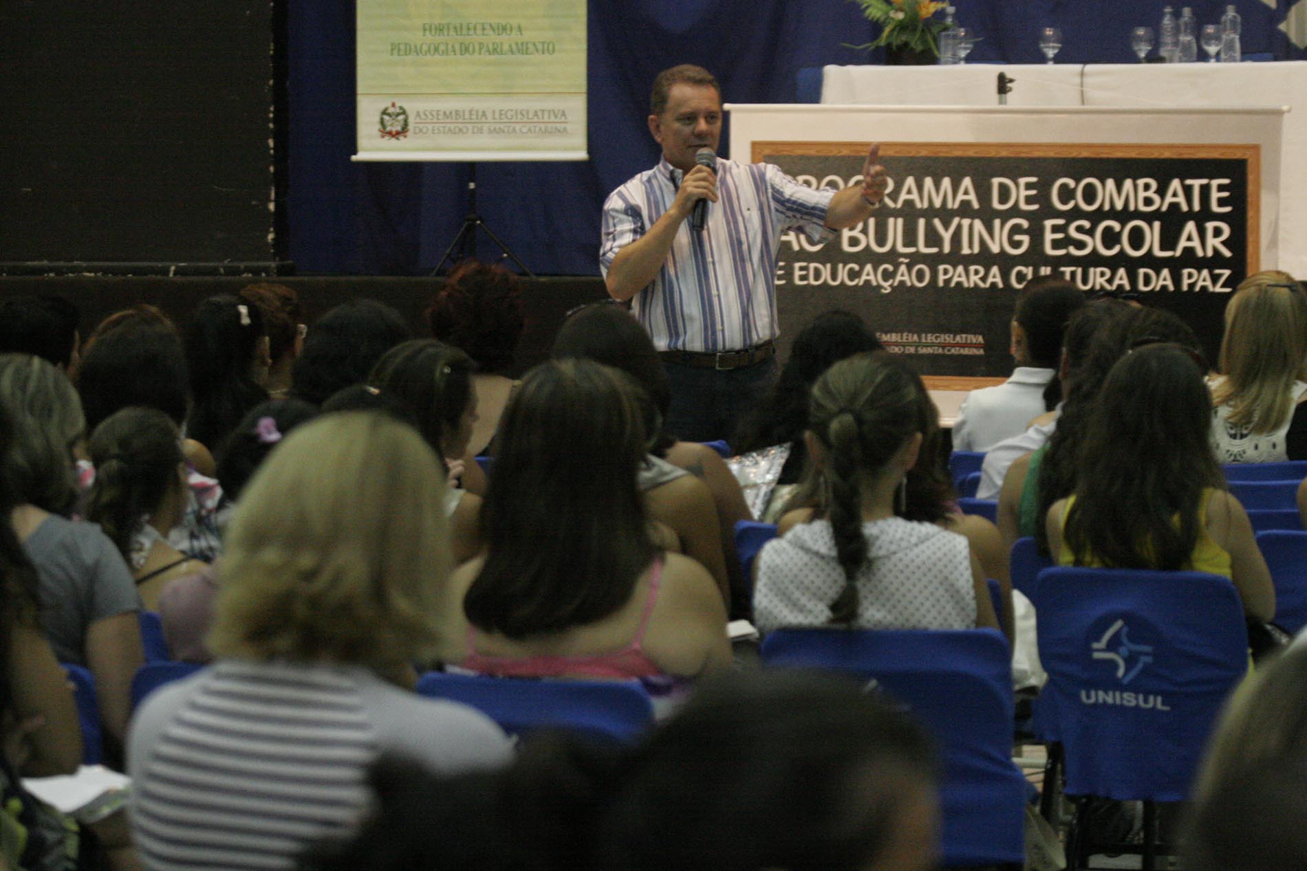 Programa de Combate ao Bullying Escolar - Escola do Legislativo.