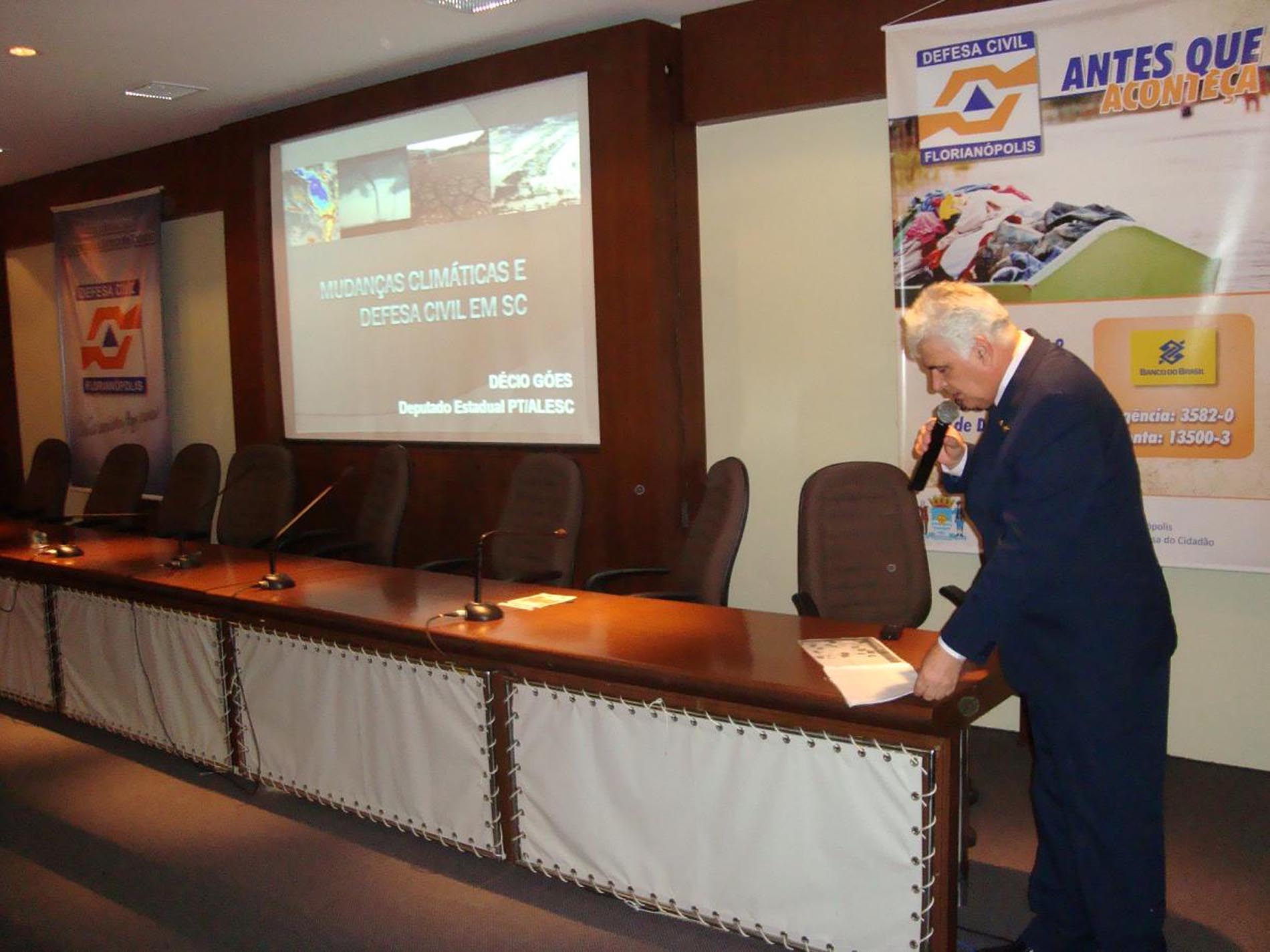 Deputado Décio Góes ministra palestra sobre Mudanças Climáticas.