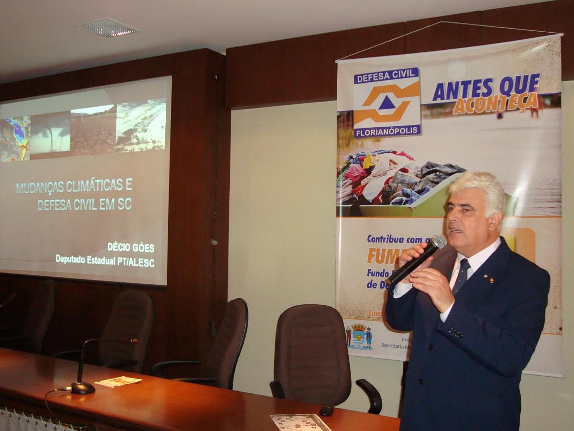Deputado Décio Góes ministra palestra sobre Mudanças Climáticas.