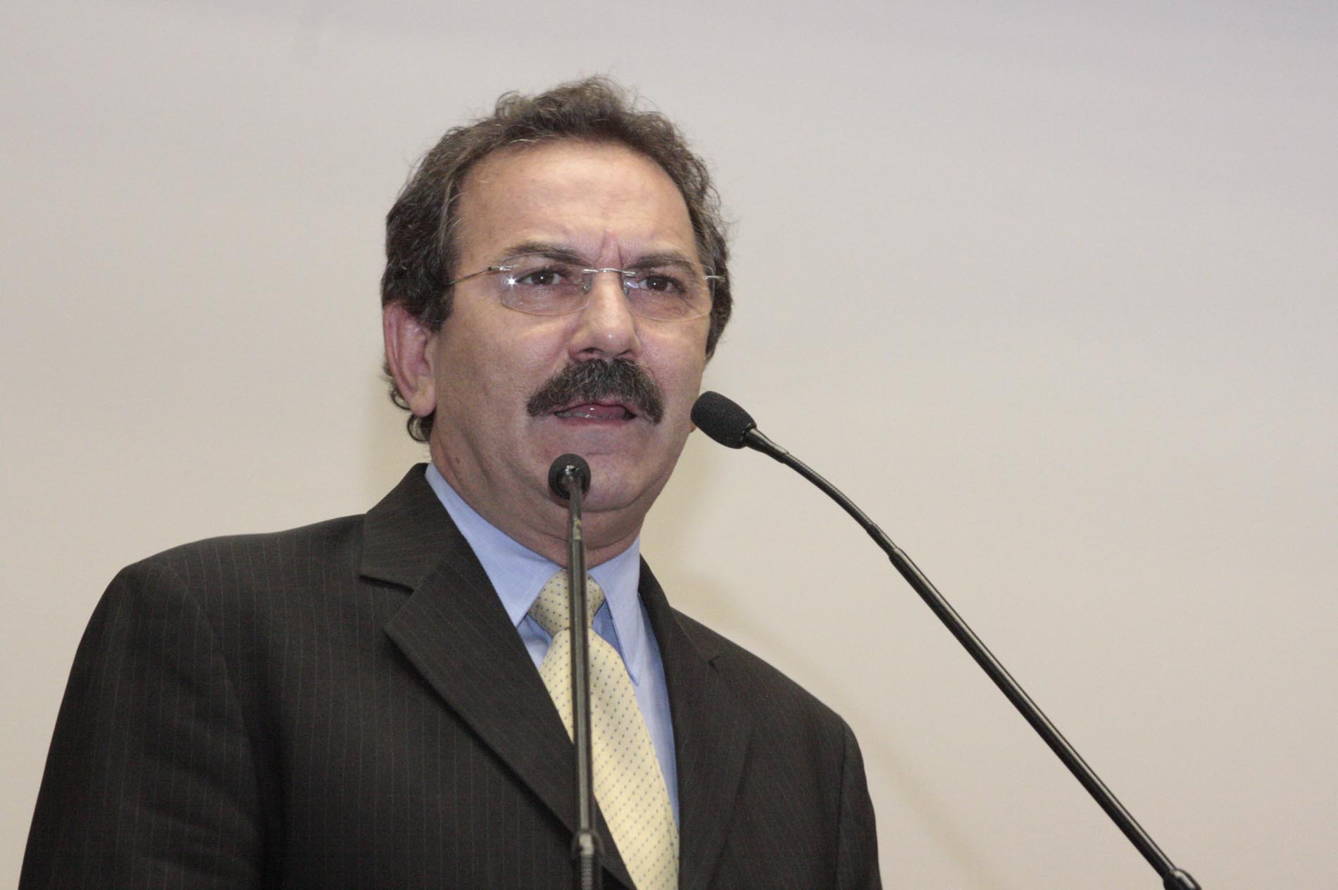 Deputado incentiva uso de medicamentos genéricos