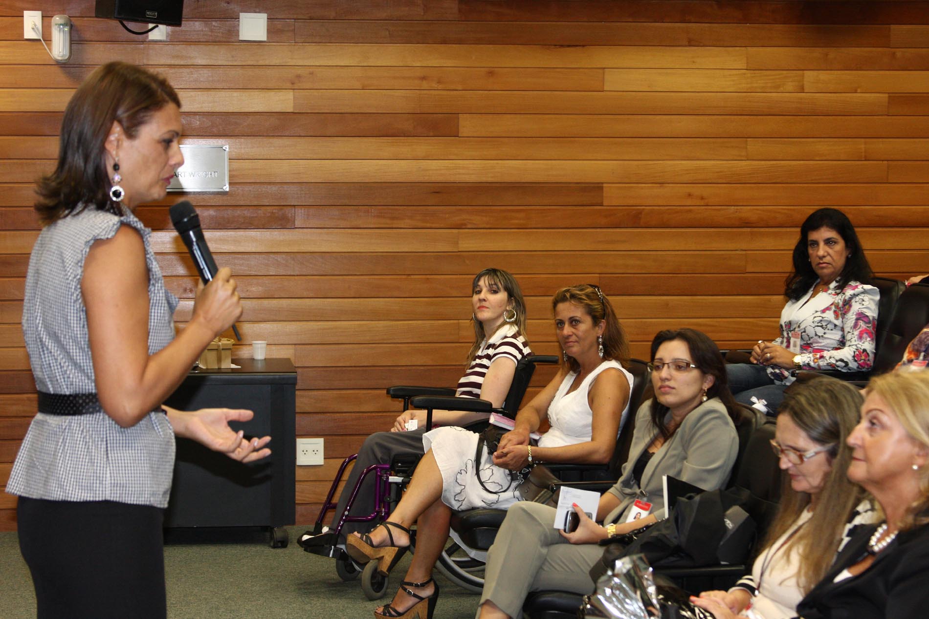 Abertura da programação do Dia Internacional da Mulher - Sibéle Cristina - Palestra: A Mulher na Política.