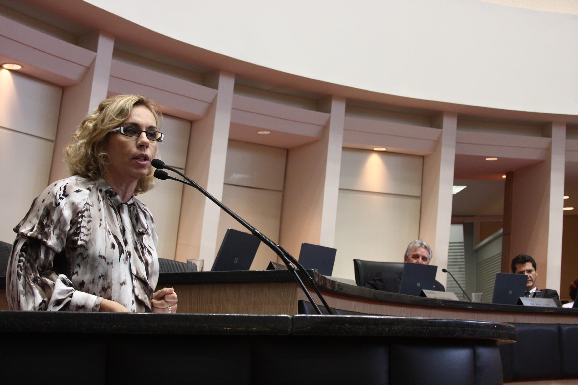 Parlamentar participa de evento nacional de homenagem às mulheres
