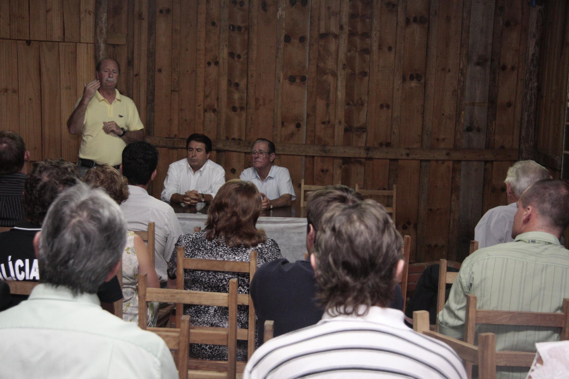 Deputado Antonio Aguiar (PMDB) em Campo Alegre com representantes da CIDASC.