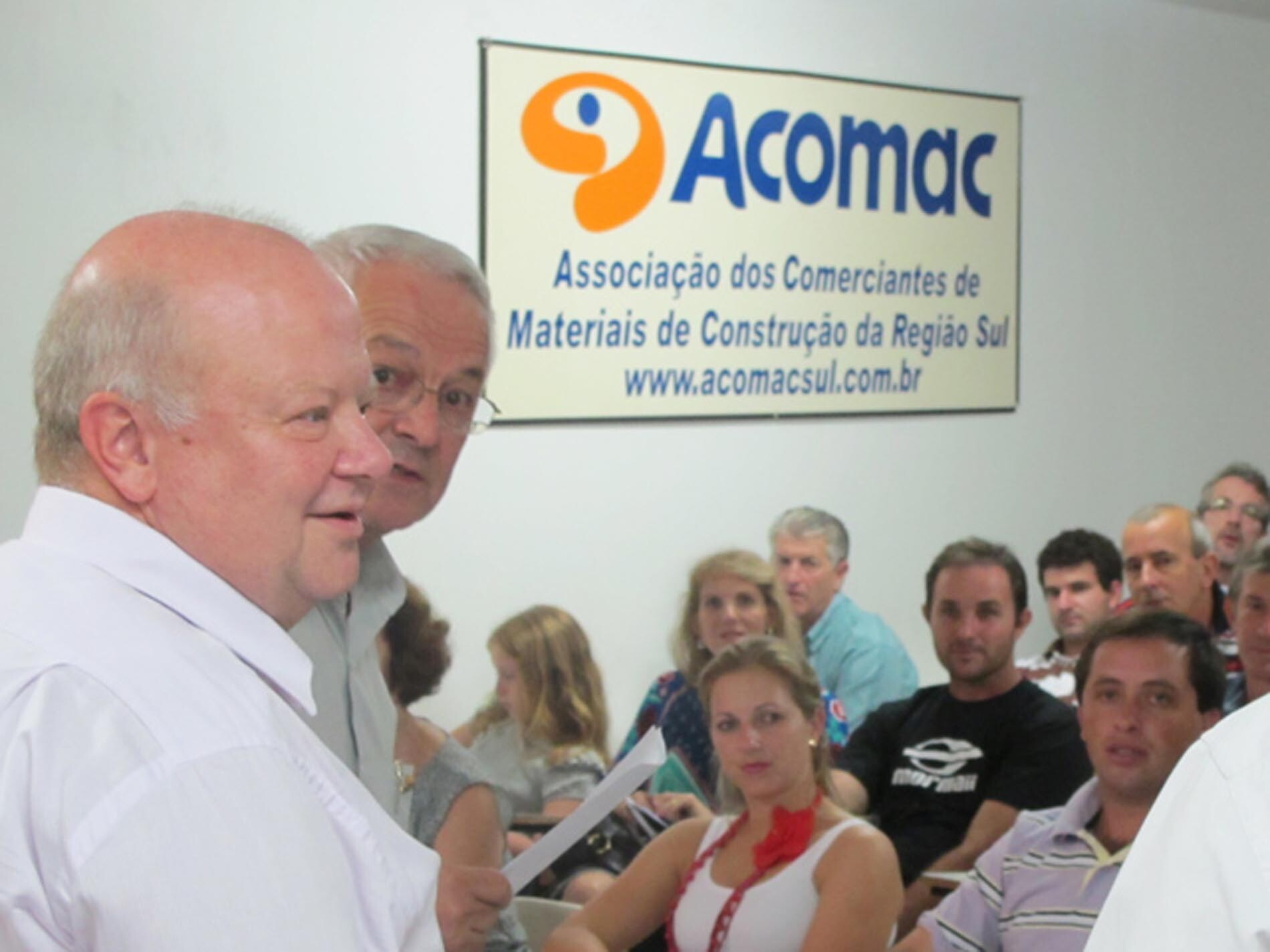 Dos Gabinetes – Deputado Renato Hinnig participa de encontro com associados da Acomac em Criciúma