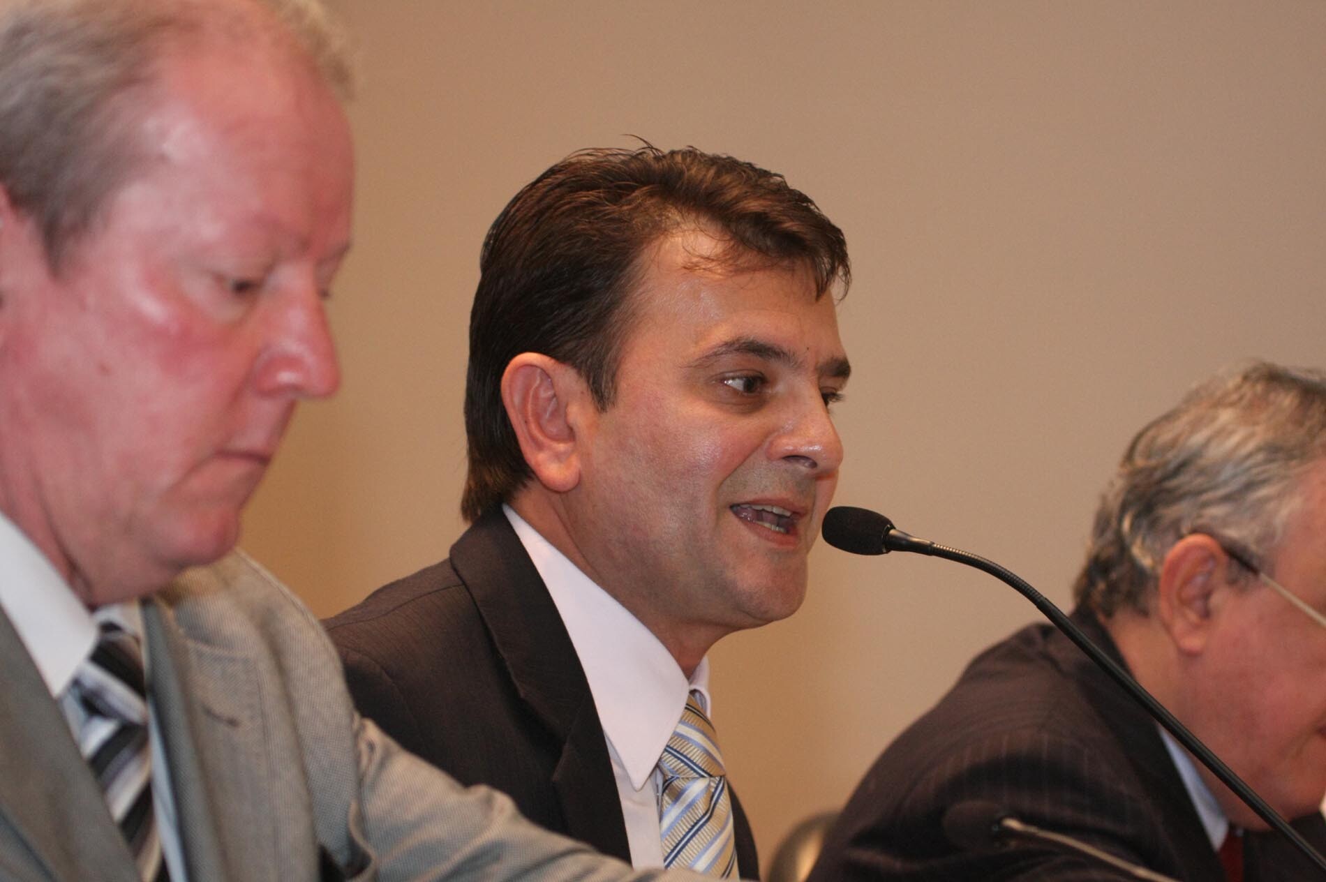 Dos Gabinetes – Deputado entende que Celesc continuará pública e catarinense