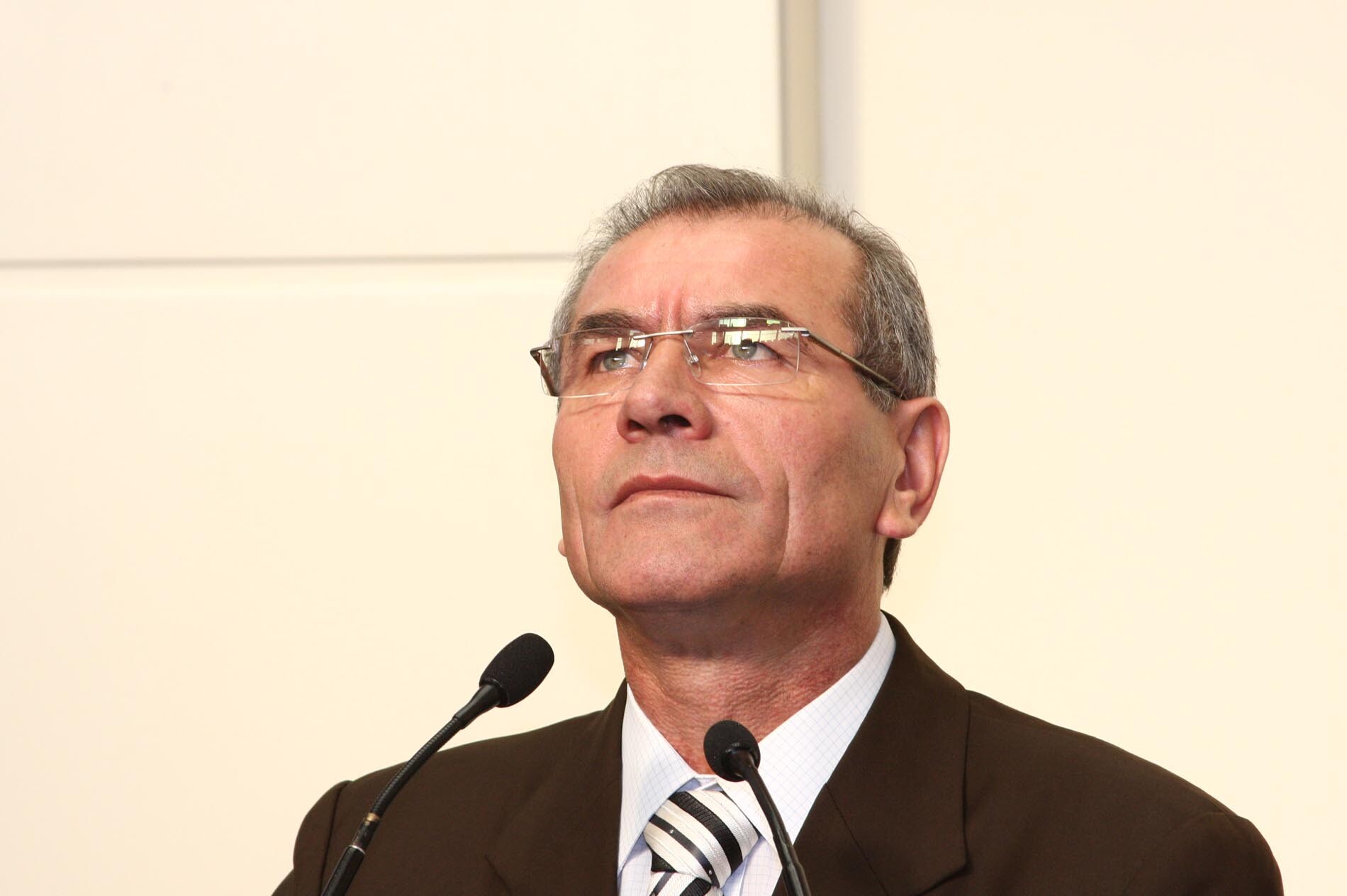 Dos Gabinetes – Celesc é evasiva e não responde a questões fundamentais do líder do PP, Silvio Dreve