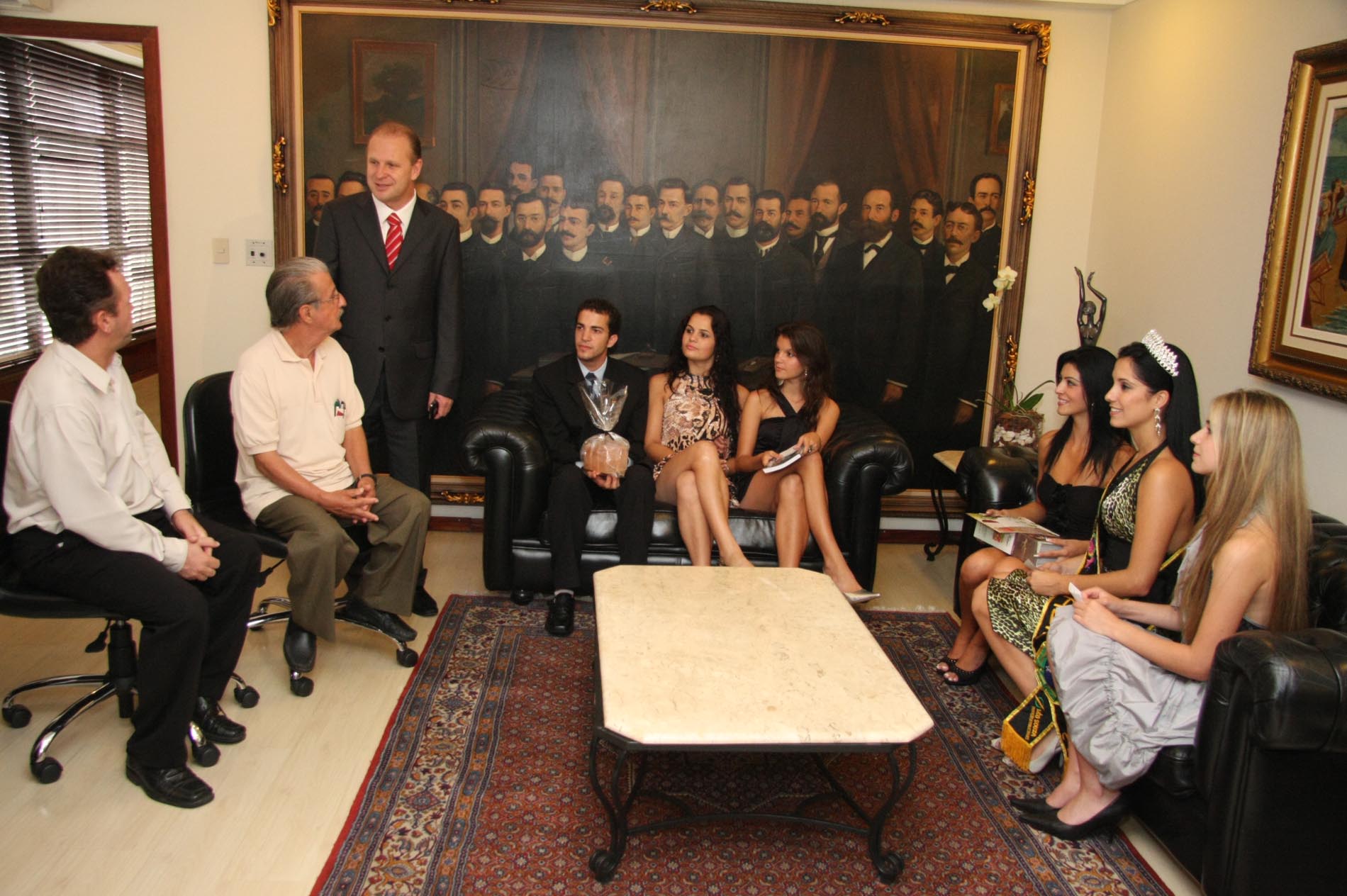 Candidatas ao concurso Miss Ecologia 2010 visitam o Parlamento