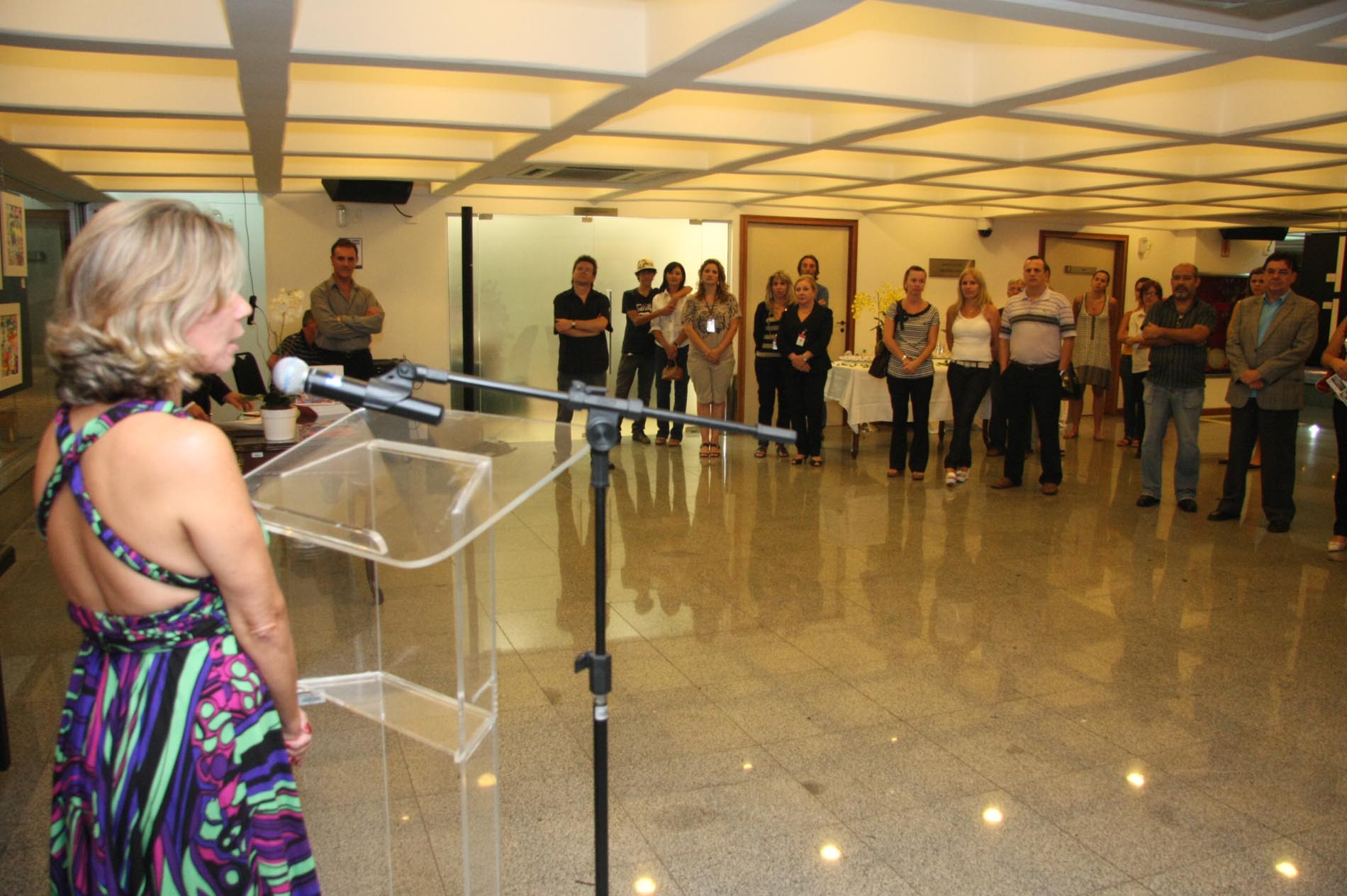 Livro que retrata momentos históricos em Santa Catarina é lançado na Assembleia