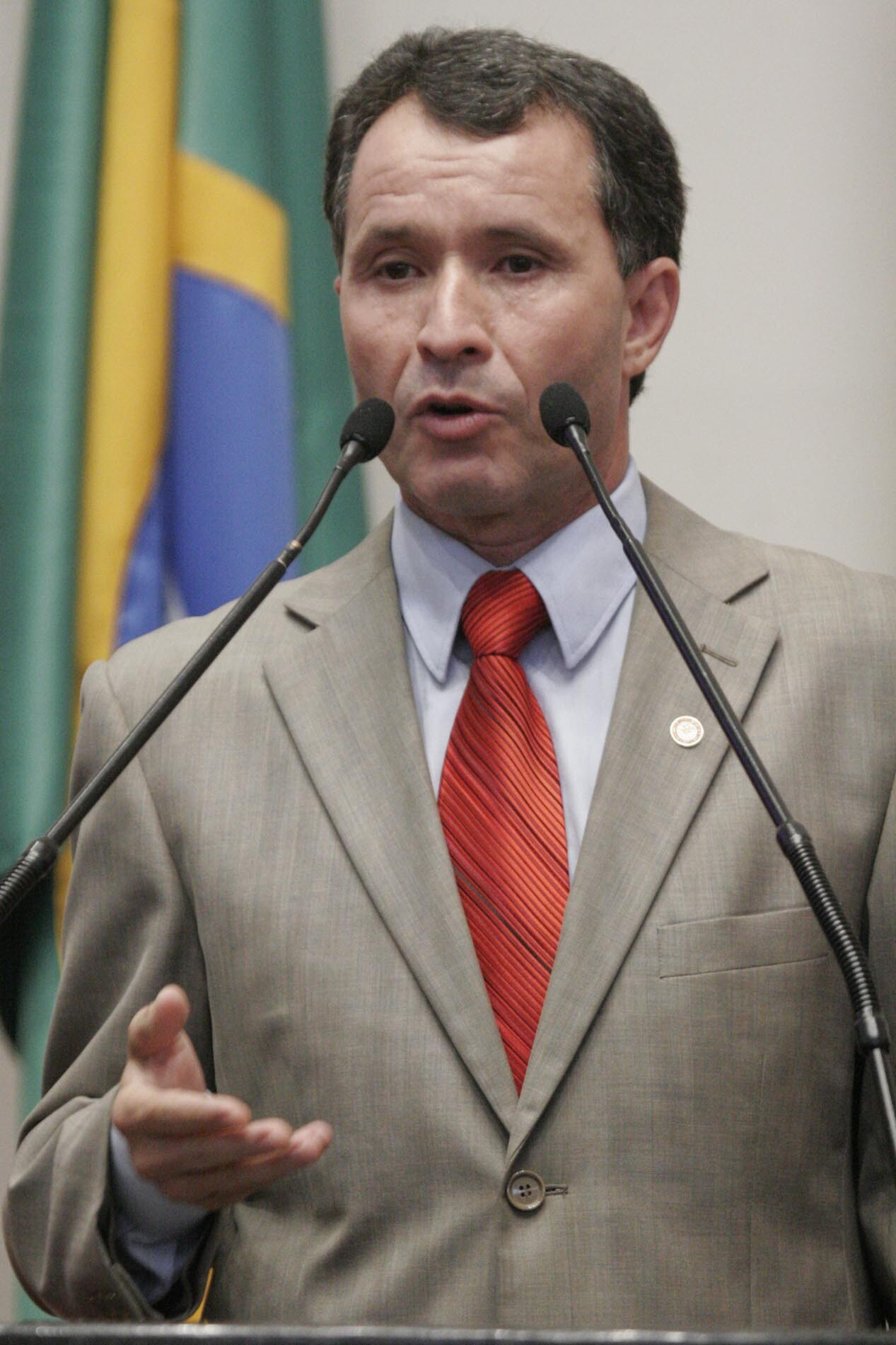 Dos Gabinetes – Darci de Matos consegue carro para a Colônia de Pescadores de Joinville