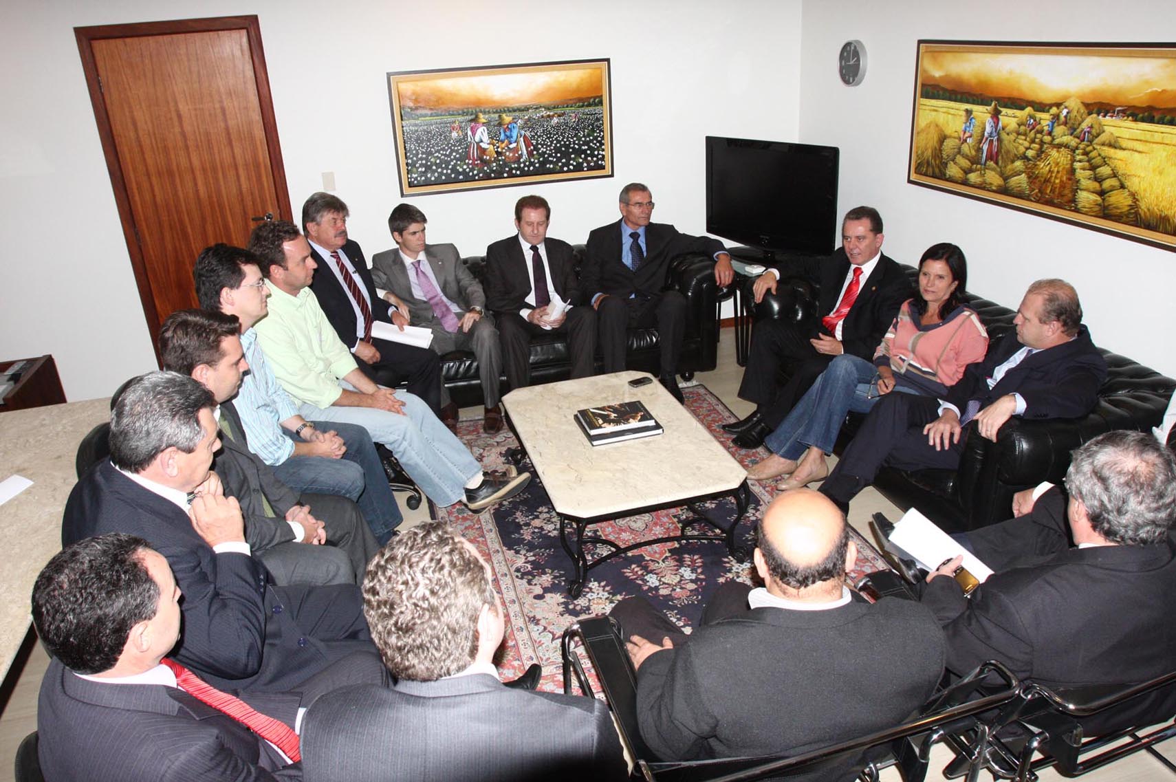 Presidente recebe deputada federal Angela Amin