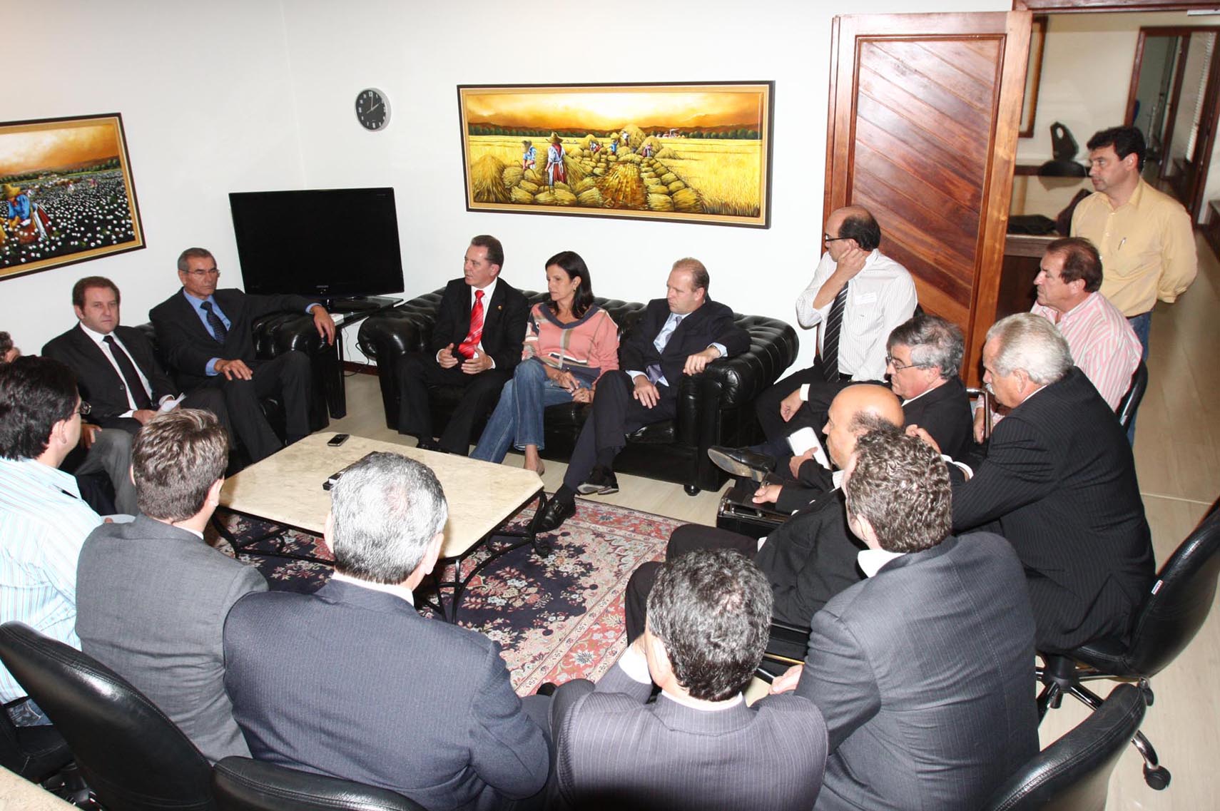 Presidente da Assembleia Legislativa recebe deputada federal Angela Amin.