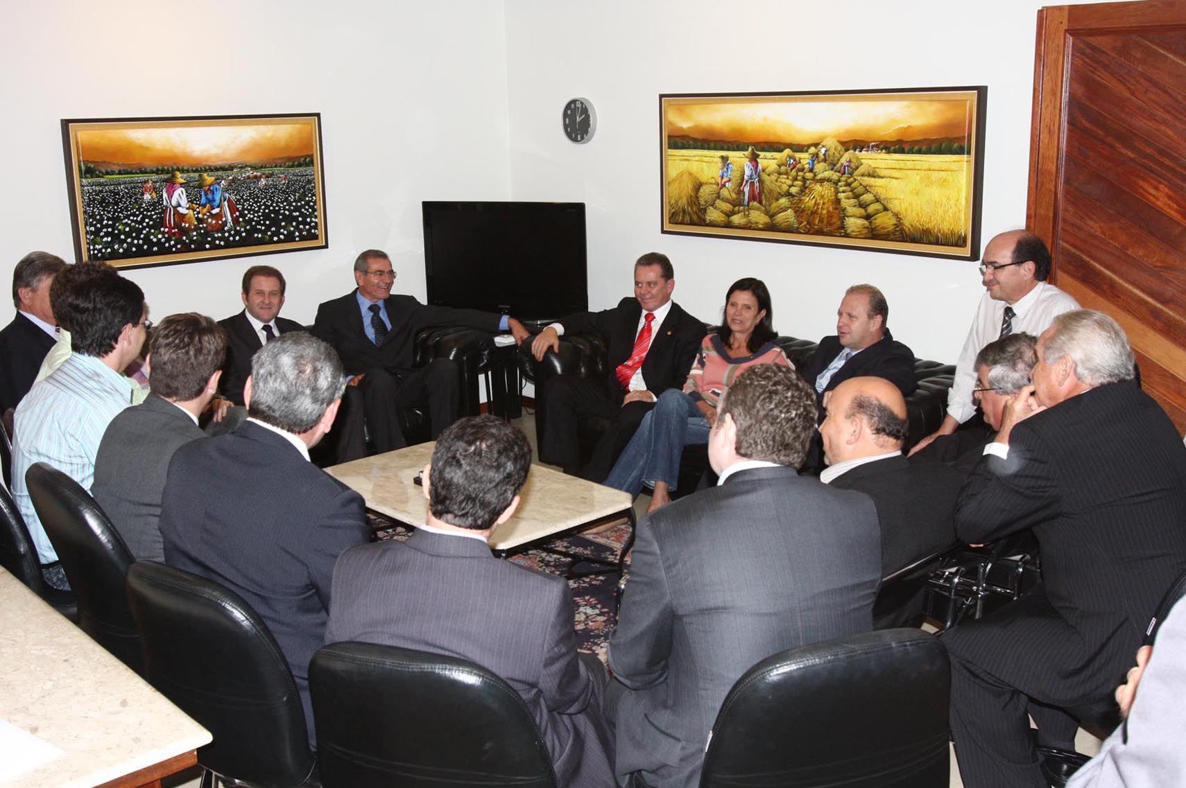 Presidente da Assembleia Legislativa recebe deputada federal Angela Amin.