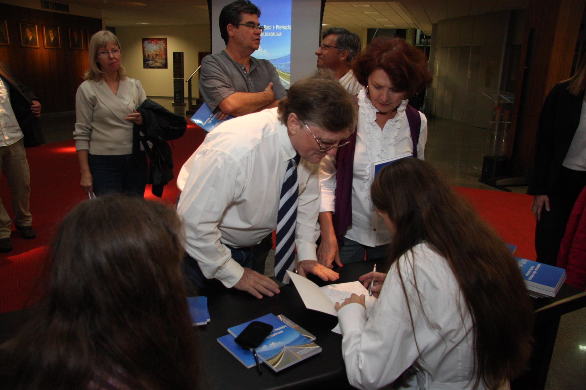 Lançamento do livro Acidentologia - Riscos e Prevenção: Visão Multidisciplinar organizadores Lúcio José Botelho e Lilian Elizabeth Diesel