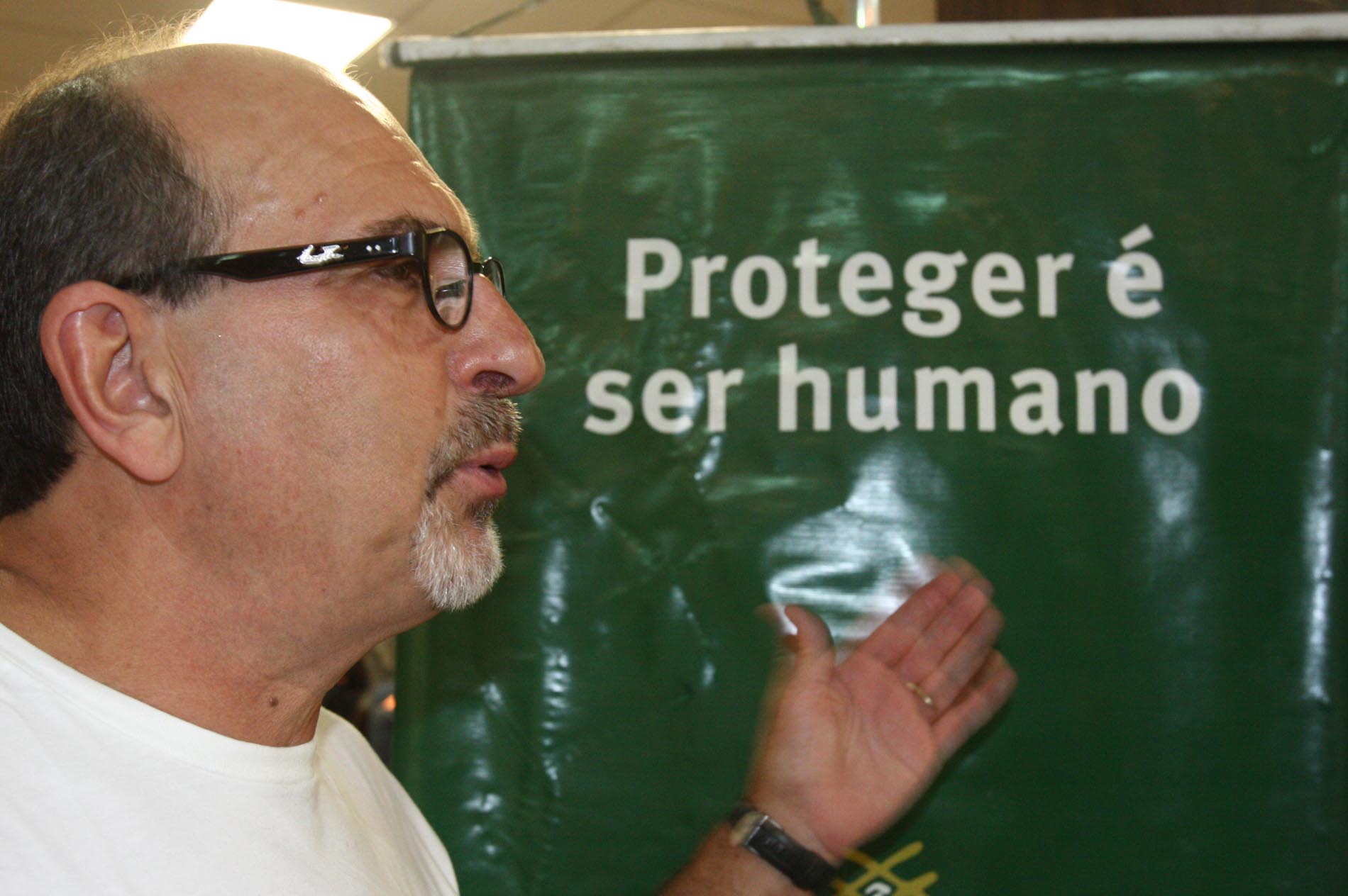 Lançado livro que tem por objetivo apoiar e proteger os animais