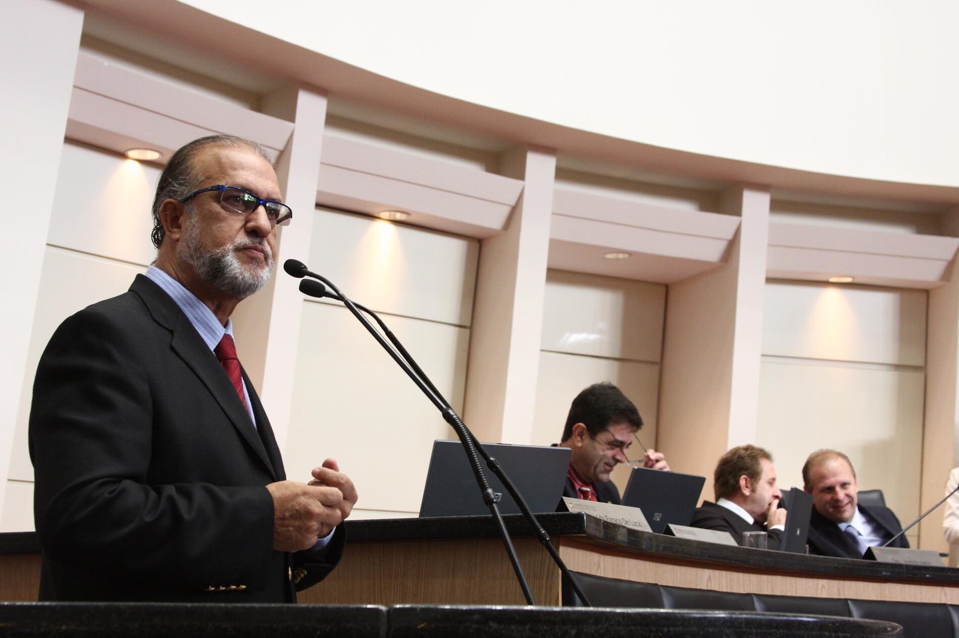 Dos Gabinetes – Nilson Gonçalves encaminha uma série de requerimentos ao Plenário