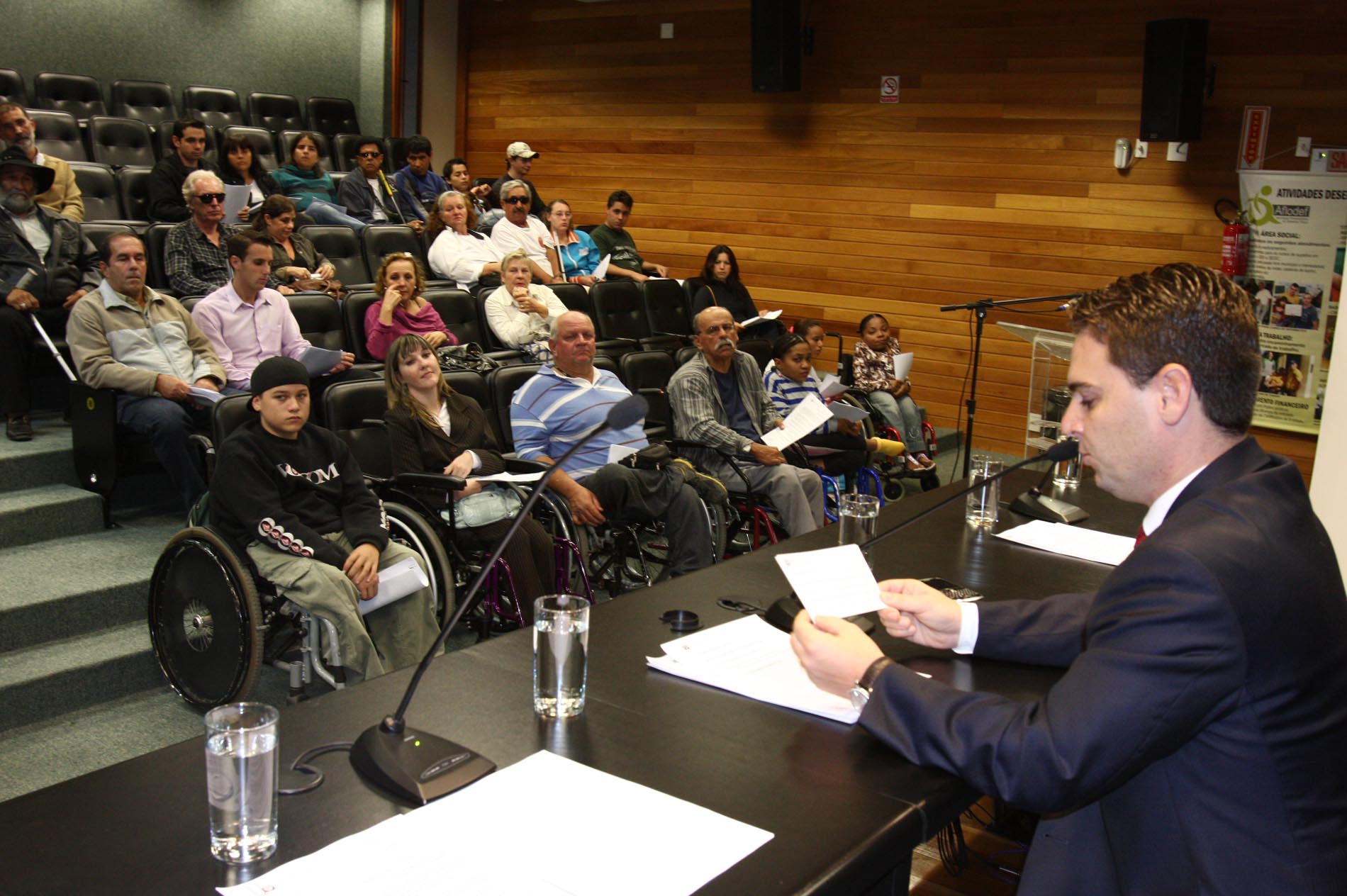 Audiência discute inserção de pessoas com deficiências na administração pública