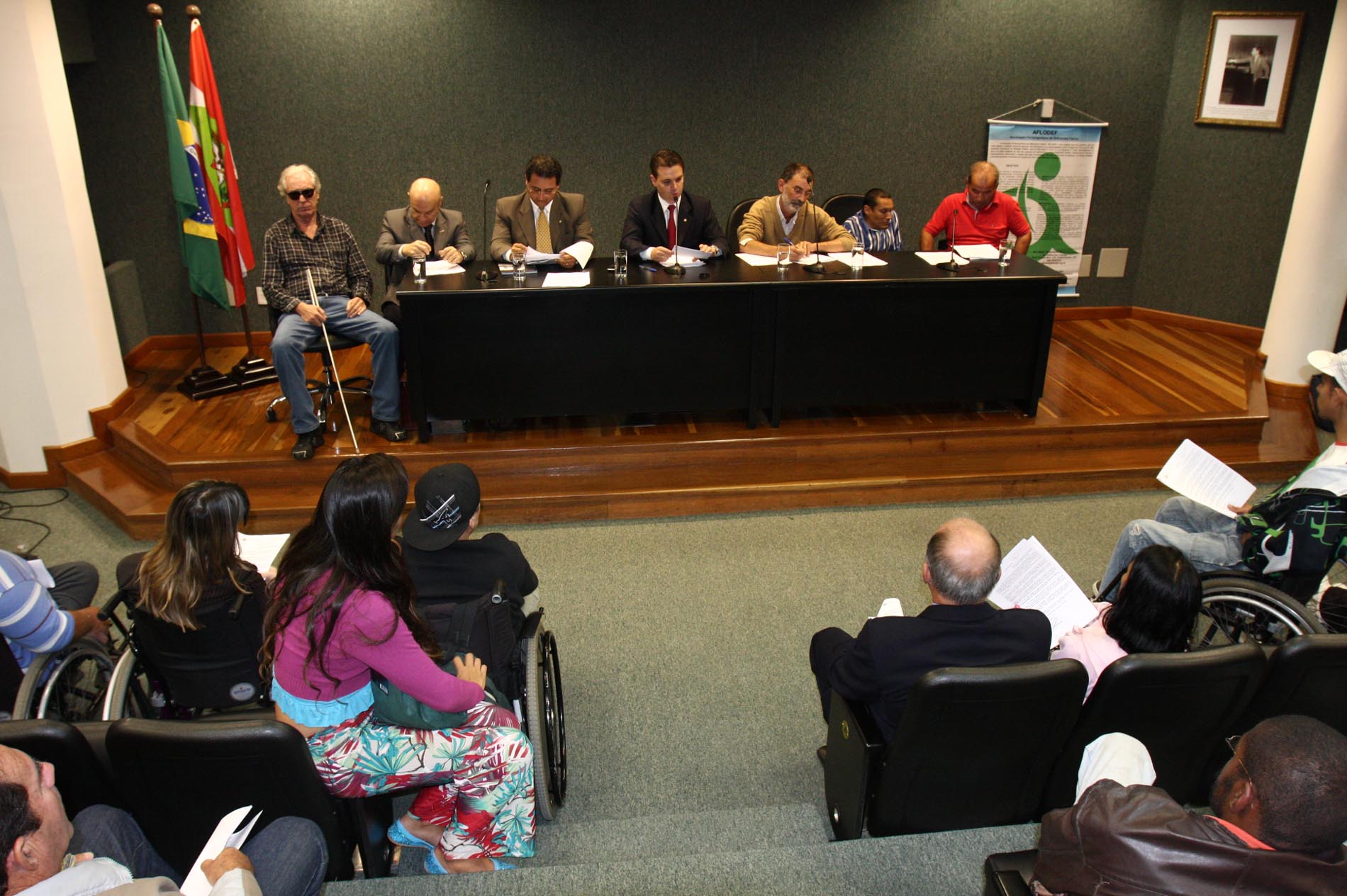 Audiência discute inserção de pessoas com deficiências na administração pública