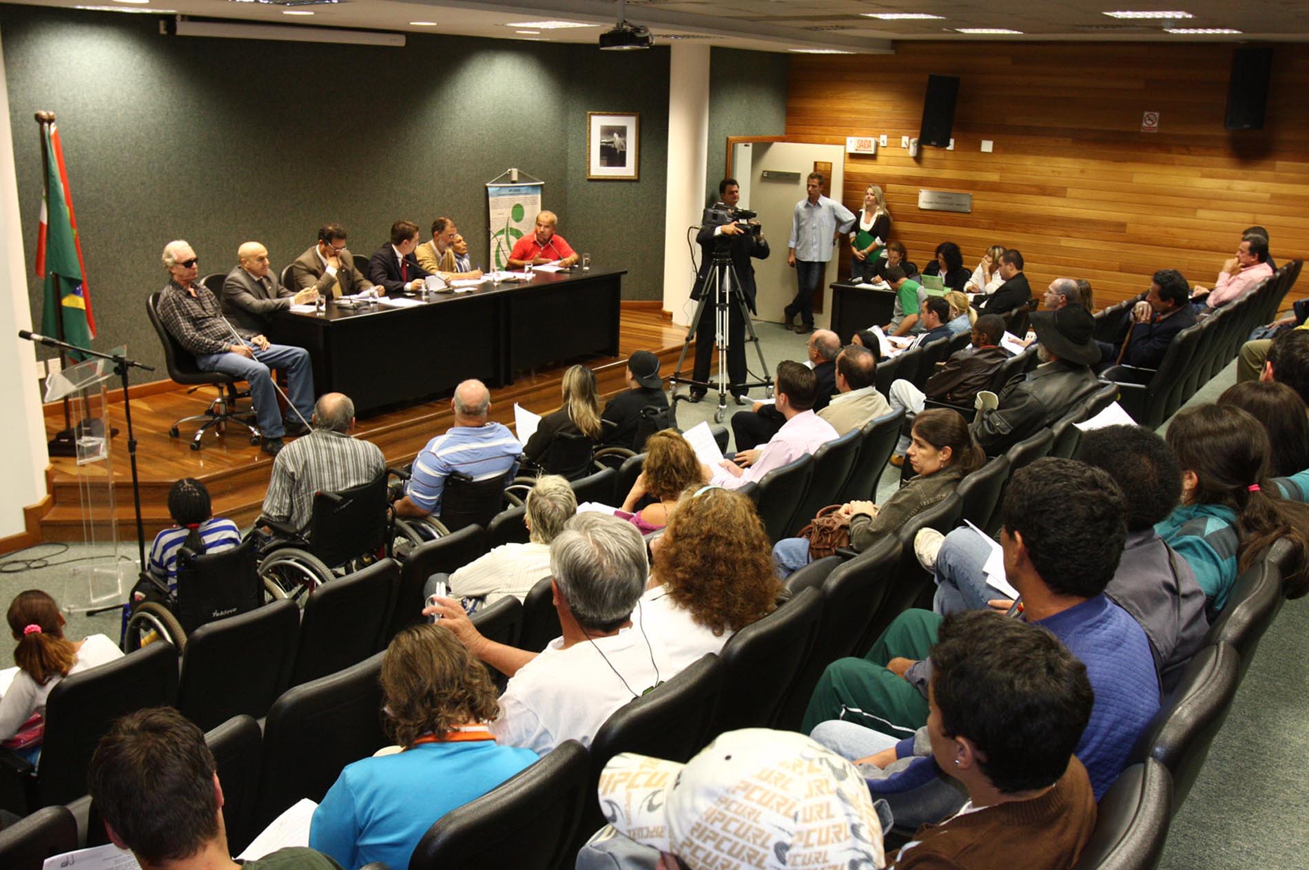 Audiência discute inserção de pessoas com deficiências na administração pública