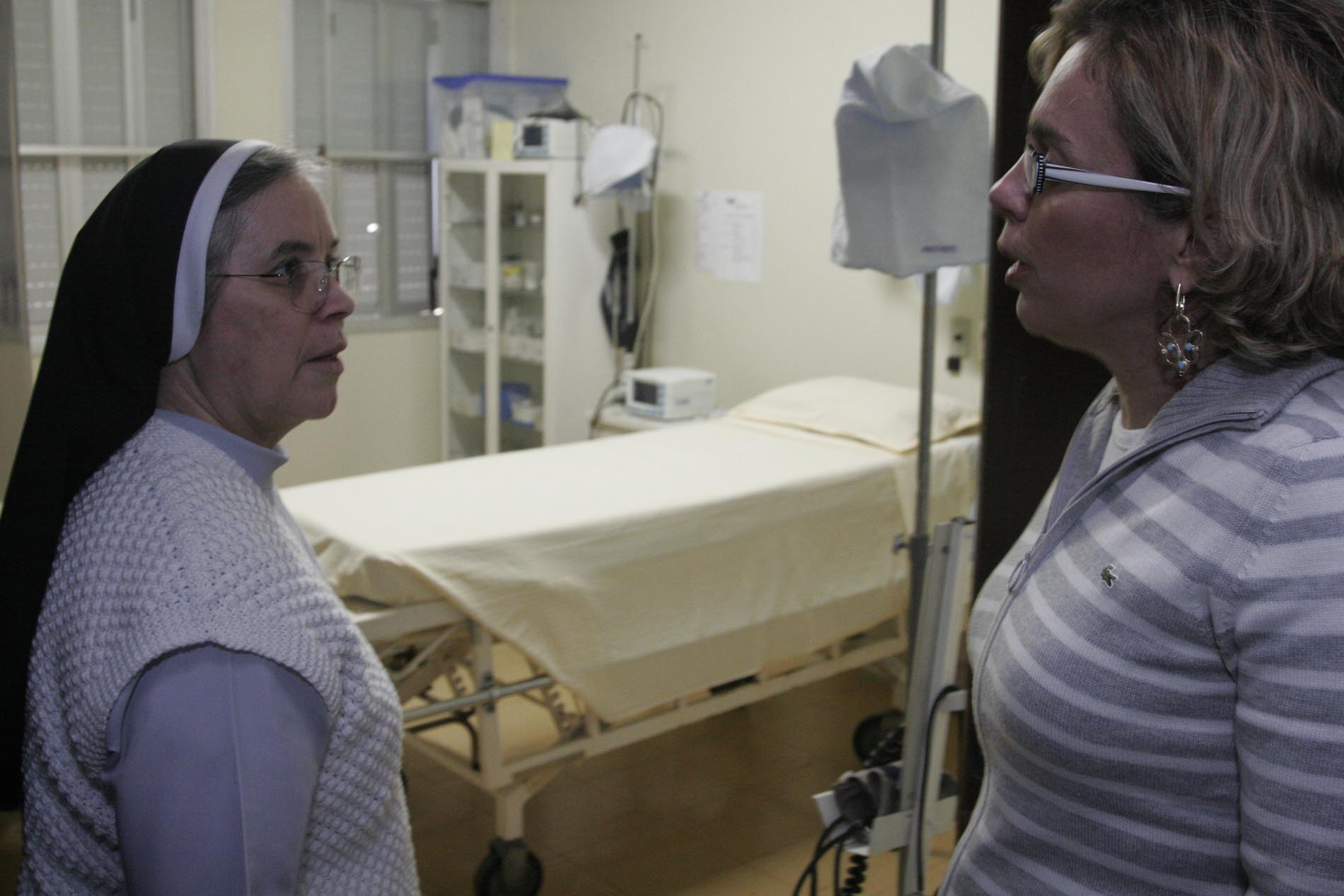 Deputada Ana Paula visita hospital em Imbituba