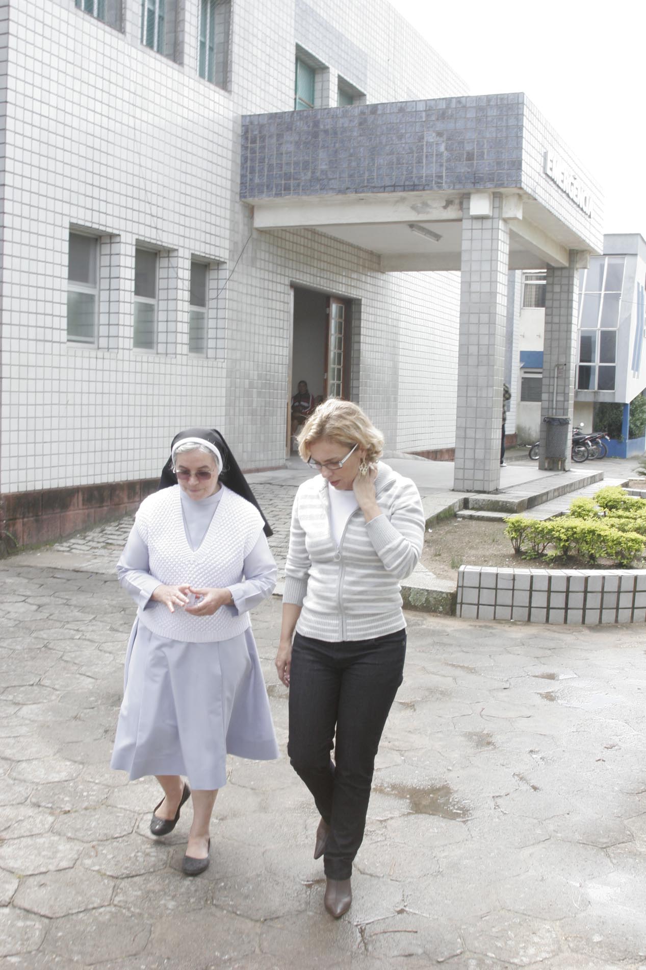 Deputada Ana Paula visita hospital em Imbituba