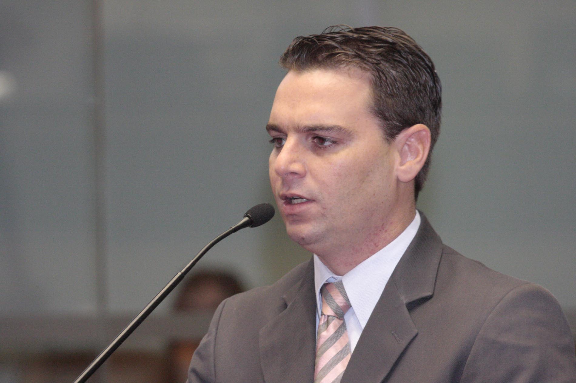 Aprovada gratuidade dos transportes coletivos públicos intermunicipais às pessoas com idade igual ou