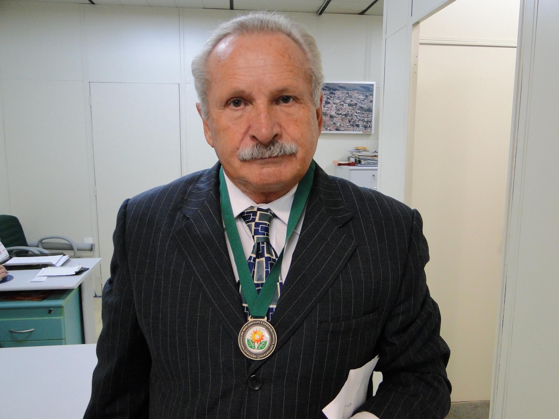 Dos Gabinetes – Onofre recebe medalha ambiental