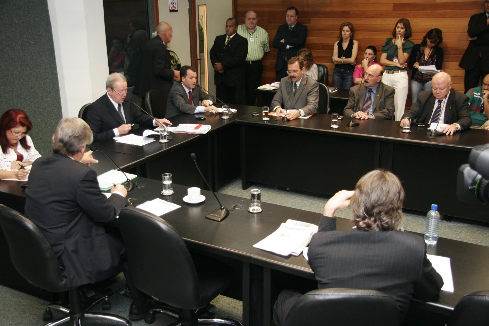 Comissão de Finanças aprova extensão do abono a todos os servidores da saúde