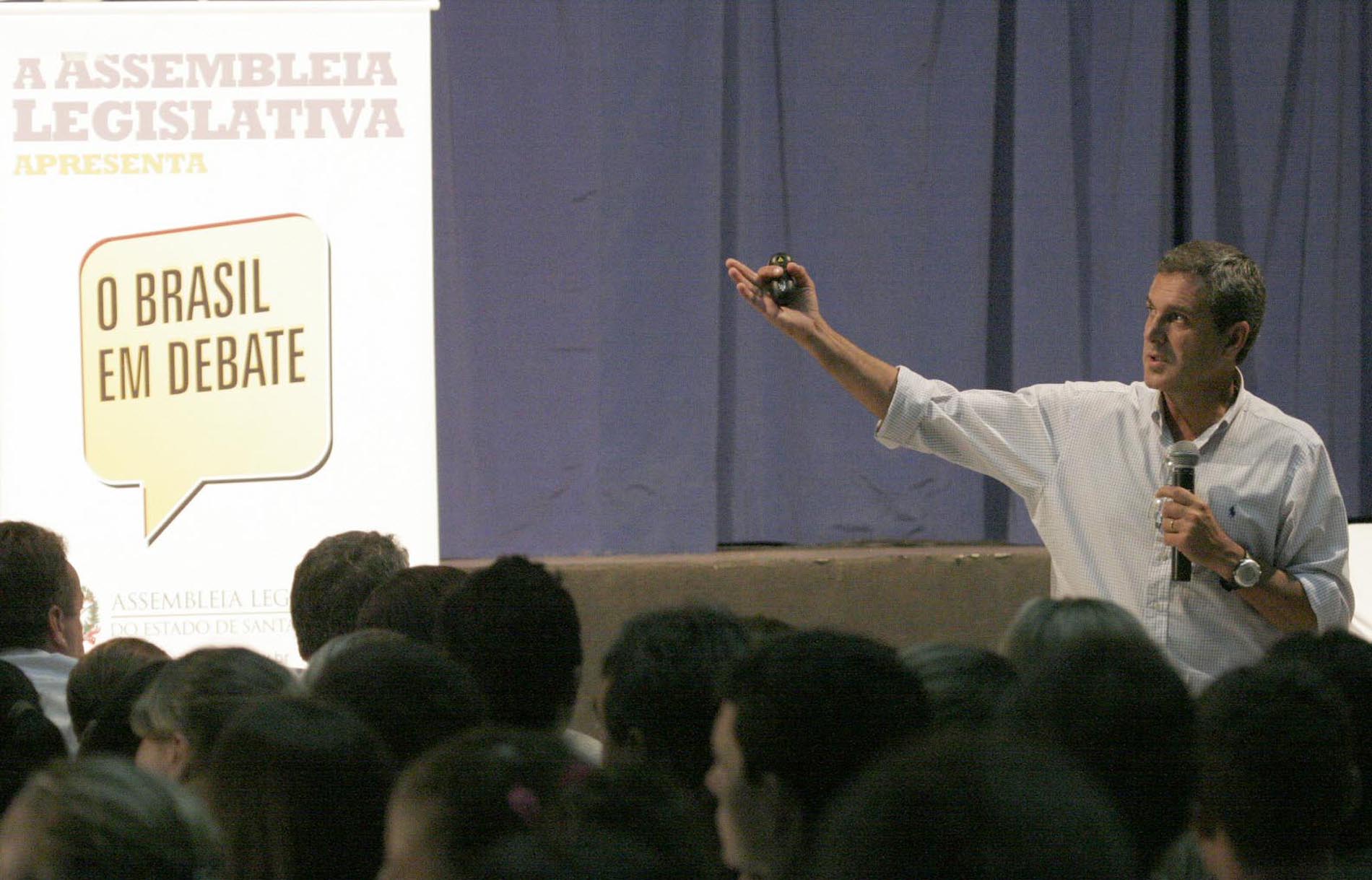 O Brasil em Debate com o tema: Do sonho à conquista - Palestrante: José Roberto Guimarães - Local: Espaço Integrado de Artes ( BOLHA) da UNISUL - Tubarão