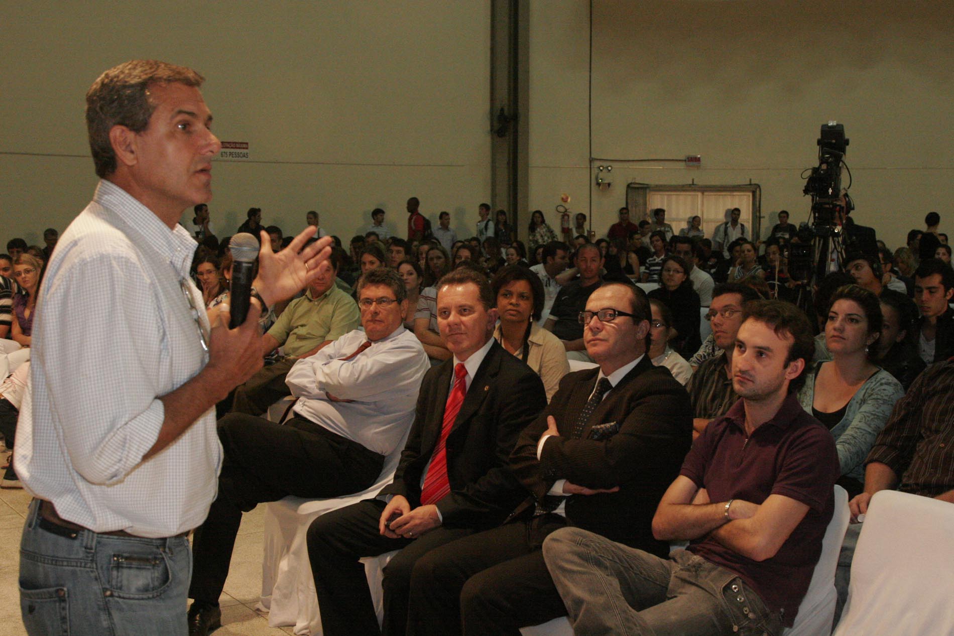 O Brasil em Debate com o tema: Do sonho à conquista - Palestrante: José Roberto Guimarães - Local: Espaço Integrado de Artes ( BOLHA) da UNISUL - Tubarão