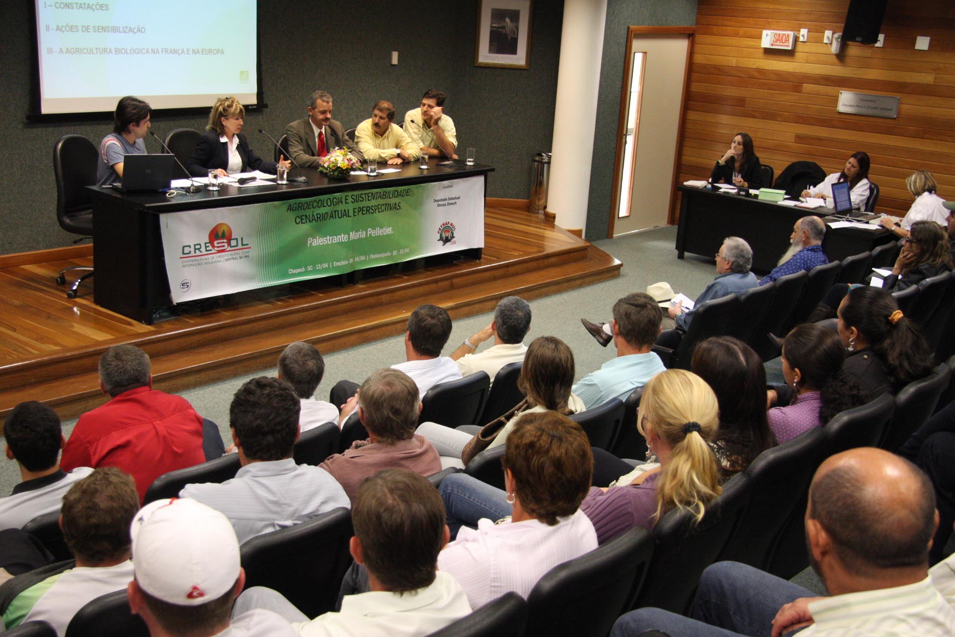 Empresária francesa afirma que modelo agrícola tradicional chegou ao limite