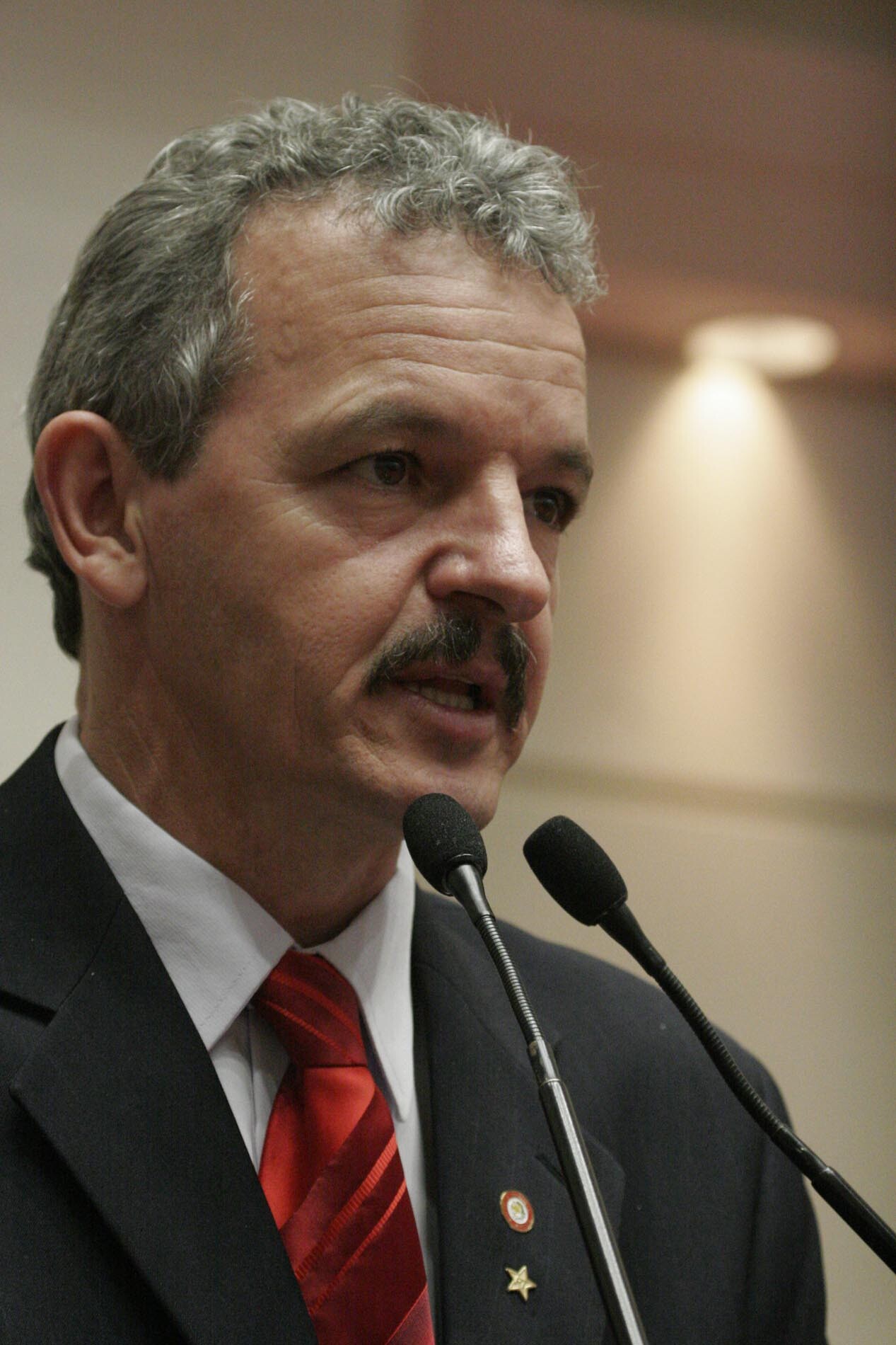 Dos Gabinetes – Dresch é solidário aos trabalhadores da Saúde e defende emenda para corrigir distorç