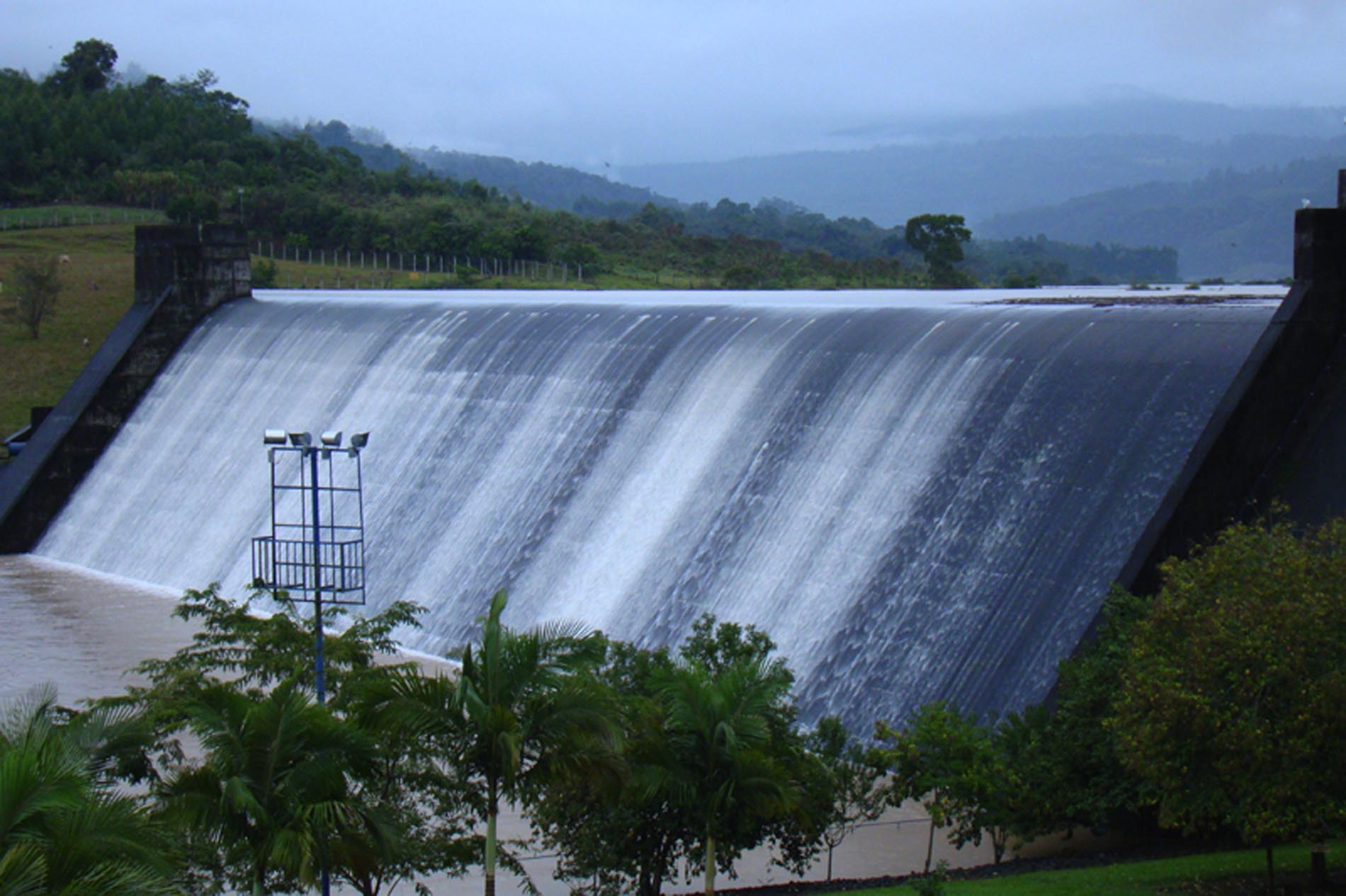 Barragem de Taió transbordou na tarde de hoje