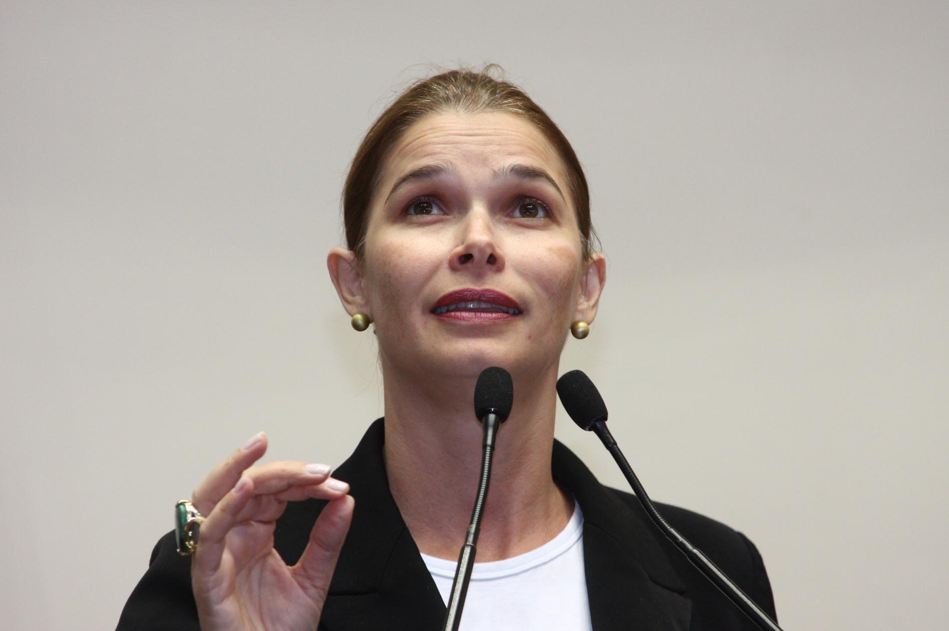 Deputada Angela Albino (PCdoB)