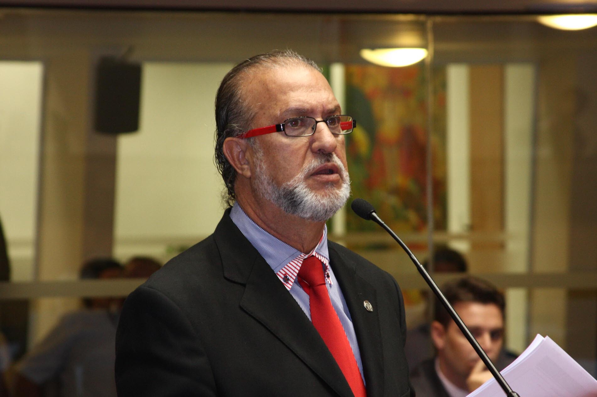 Dos Gabinetes – Deputado Nilson Gonçalves envia ao Plenário requerimentos